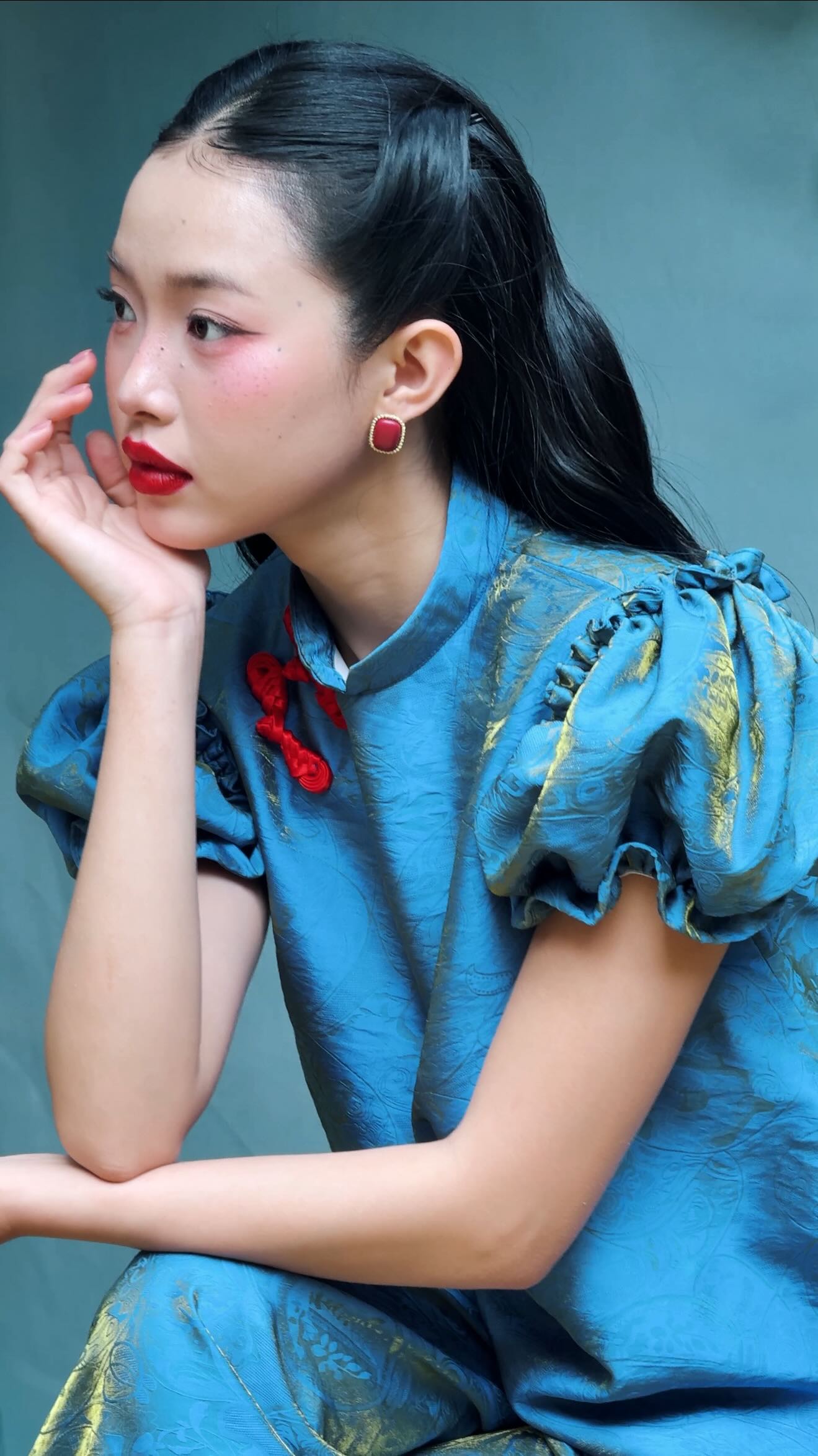 [🆕🇻🇳] Ours.studio – Mua sắm & bán lẻ 👕 Top1Fashion 👗  𝓞 𝓓𝓞𝓝𝓖 – 𝓣𝓮̂́𝓽 2026
  by 𝓞𝓤𝓡𝓢

OLy SET
Size S/M

Thiết kế được tạo nên từ gấm lụa mềm nhẹ, có độ ánh vừa đủ để bắt sáng tự nhiên.
Oly dành cho những ngày d , shares-42✔️ , likes-116❤️️ , date-2025-12-23 18:08:00🇻🇳🇻🇳🇻🇳📰🆕