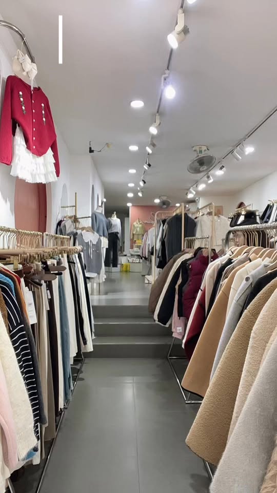 [🆕🇻🇳] Tiệm Nhà Pooh-Kid’s Clothes & More 🧑‍🧒❤️️👶⭐️ Sống 1 kiếp người bình an là được…

Một chiếc áo dạ ép dáng lửng, đủ ấm cho mùa lạnh và đủ sang cho mọi outfit
Tối giản form dáng, tinh tế trong từng lớp d , shares-0✔️ , likes-0❤️️ , date-2025-12-23 05:59:28🇻🇳🇻🇳🇻🇳📰🆕