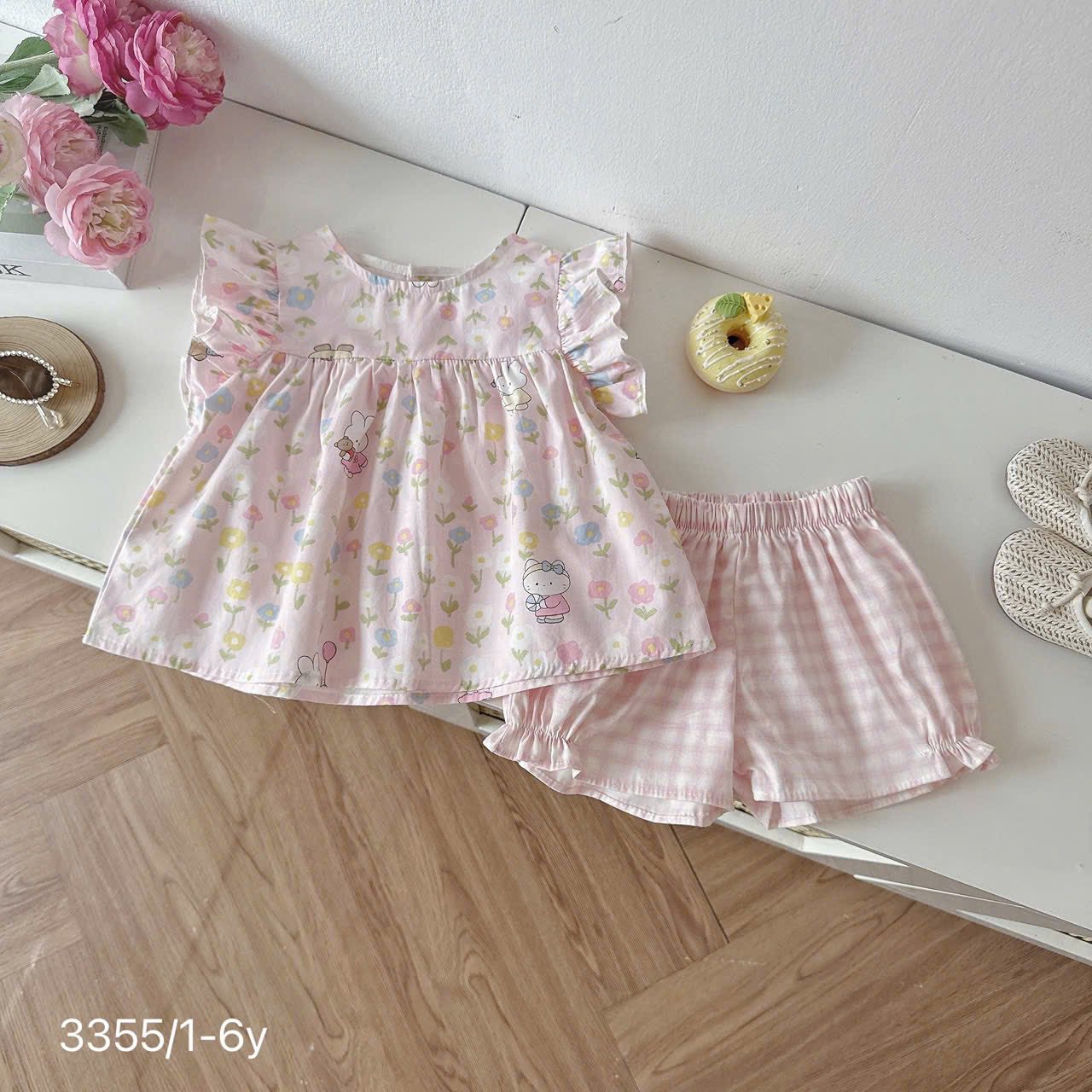 [🆕🇻🇳] Tiệm Nhà Ốc  (Quần áo trẻ em)-Đồ trẻ em thiết kế, đồ nhập- xuất khẩu,hàng Quảng Châu cao cấp , sỉ đồ thiết kế cho bé nhặt size 🧑‍🧒❤️️👶⭐️ OP3355 – Set vườn hoa của bé (Ri 6)

 Giá sỉ : 120.000 miễn ship
 Size: 1-6y (9-26kg)

 Mô tả sản phẩm :
 Như một “bức tranh nhỏ” của tuổi thơ, set đồ này  , shares-0✔️ , likes-2❤️️ , date-2025-12-24 16:26:29🇻🇳🇻🇳🇻🇳📰🆕