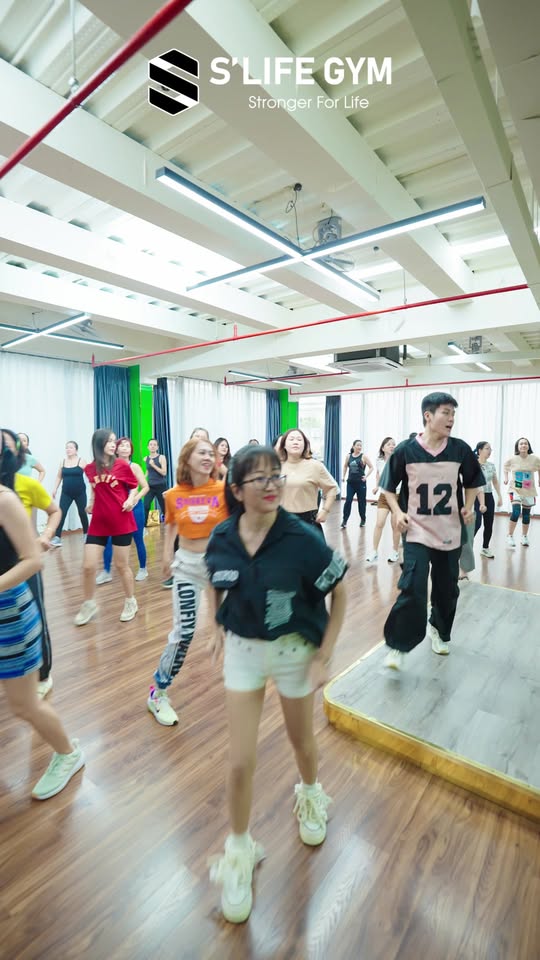 [🆕🇻🇳] S’Life GYM Quận 7 🧘 Top1Yoga 🤸🏻‍♀️ Tập Nhảy Thả Ga – Không Lo Tuổi Tác 
Nhạc lên là “cháy hết mình” trong không khí sôi động cùng HLV nhà S’Life siêu dễ thương! 

Động tác dễ tập – phù hợp c , shares-0✔️ , likes-0❤️️ , date-2025-12-19 23:56:30🇻🇳🇻🇳🇻🇳📰🆕