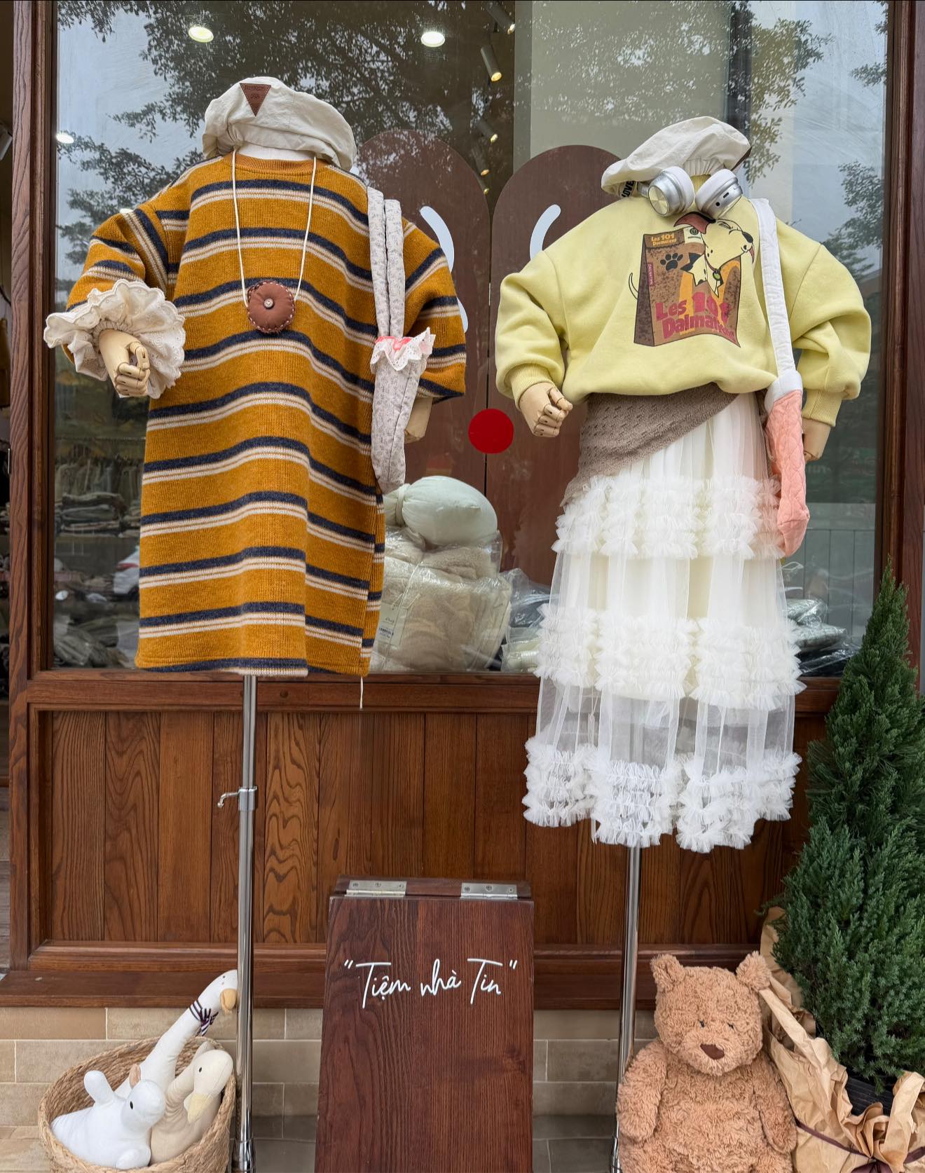 [🆕🇻🇳] 𝗧𝗜𝗡𝗧𝗜𝗡𝗞𝗜𝗗𝗦 🍂 V i n t a g e • C lo t h i n g & M o r e • 🍂  🧑‍🧒❤️️👶⭐️ Hôm nay, manocanh “𝑵𝒉𝒂̀ 𝑻𝒊𝒏” mang gì? 
_____
 𝟰𝟭 𝗛𝗮𝗶 𝗕𝗮̀ 𝗧𝗿𝘂̛𝗻𝗴 – 𝗛𝘂𝗲̂́ 𝗰𝗶𝘁𝘆
𝗣𝗵𝗼𝘁𝗼 𝗯𝘆 𝗧𝗜𝗡𝗧𝗜𝗡𝗞𝗜𝗗𝗦
 , shares-0✔️ , likes-23❤️️ , date-2025-12-22 19:01:42🇻🇳🇻🇳🇻🇳📰🆕