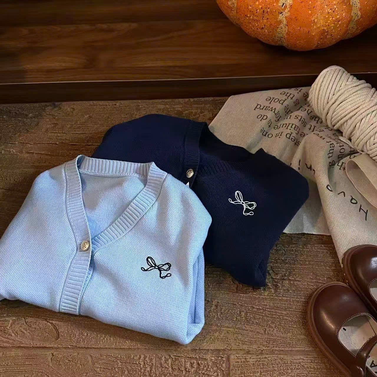 [🆕🇻🇳]  Tổng Kho Kim Thuỷ – Tổng Kho Kim Thuỷ chuyên bán buôn quần áo trẻ em, mẫu mã phong phú, chất lượng 🧑‍🧒❤️️👶⭐️ Sót vài chục áo
Tách từ 10 áo
3 màu xanh, xanh đậm, than
Size nhỡ -đại
50k
 , shares-1✔️ , likes-0❤️️ , date-2025-12-21 21:30:49🇻🇳🇻🇳🇻🇳📰🆕