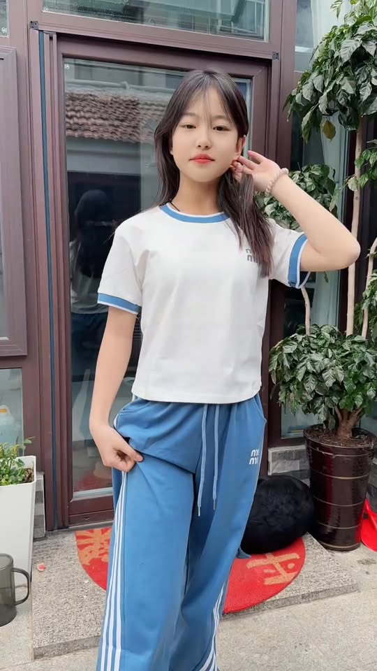 [🆕🇻🇳] Shop Mẹ Dứa  (Shop Mẹ Dứa) 🧑‍🧒❤️️👶⭐️ set đồ cho bé gái  #xuhuong 
 #shopmedua #quanaotreem #xuhuong #setdochobegai , shares-0✔️ , likes-1❤️️ , date-2025-12-23 07:30:26🇻🇳🇻🇳🇻🇳📰🆕