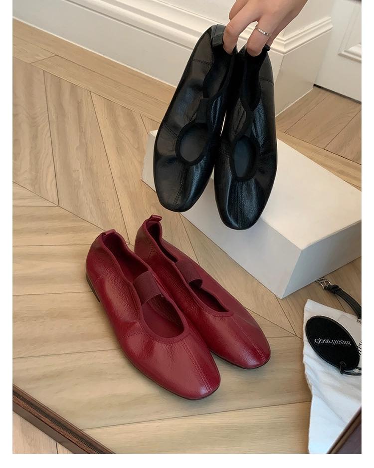 [🆕🇻🇳] P I N Z I C O – Cửa hàng quần áo nữ 👕 Top1Fashion 👗  Xinh mềm êm và cực kì dễ mang 
Da hãng này xịn lắm luôn ạ, đi liên tục 3 năm vẫn y nguyên 
Hai màu: đỏ, đen
Size: 34-40
 , shares-0✔️ , likes-1❤️️ , date-2025-12-31 18:22:44🇻🇳🇻🇳🇻🇳📰🆕