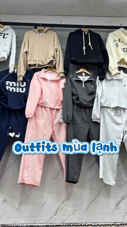 [???] Rô Store giày-vnxk – Chuyên giày dép VNXK  ? Top1Fashion ?  21.00h Live
Khai xuân Rô có deal
sale off hết hàng lẻ size 
Miễn phí ship cho đơn ck trước 
Chúc Quý khách hàng một năm mới bình an
 , shares-0✔️ , likes-2❤️️ , date-2026-01-02 03:11:57????????