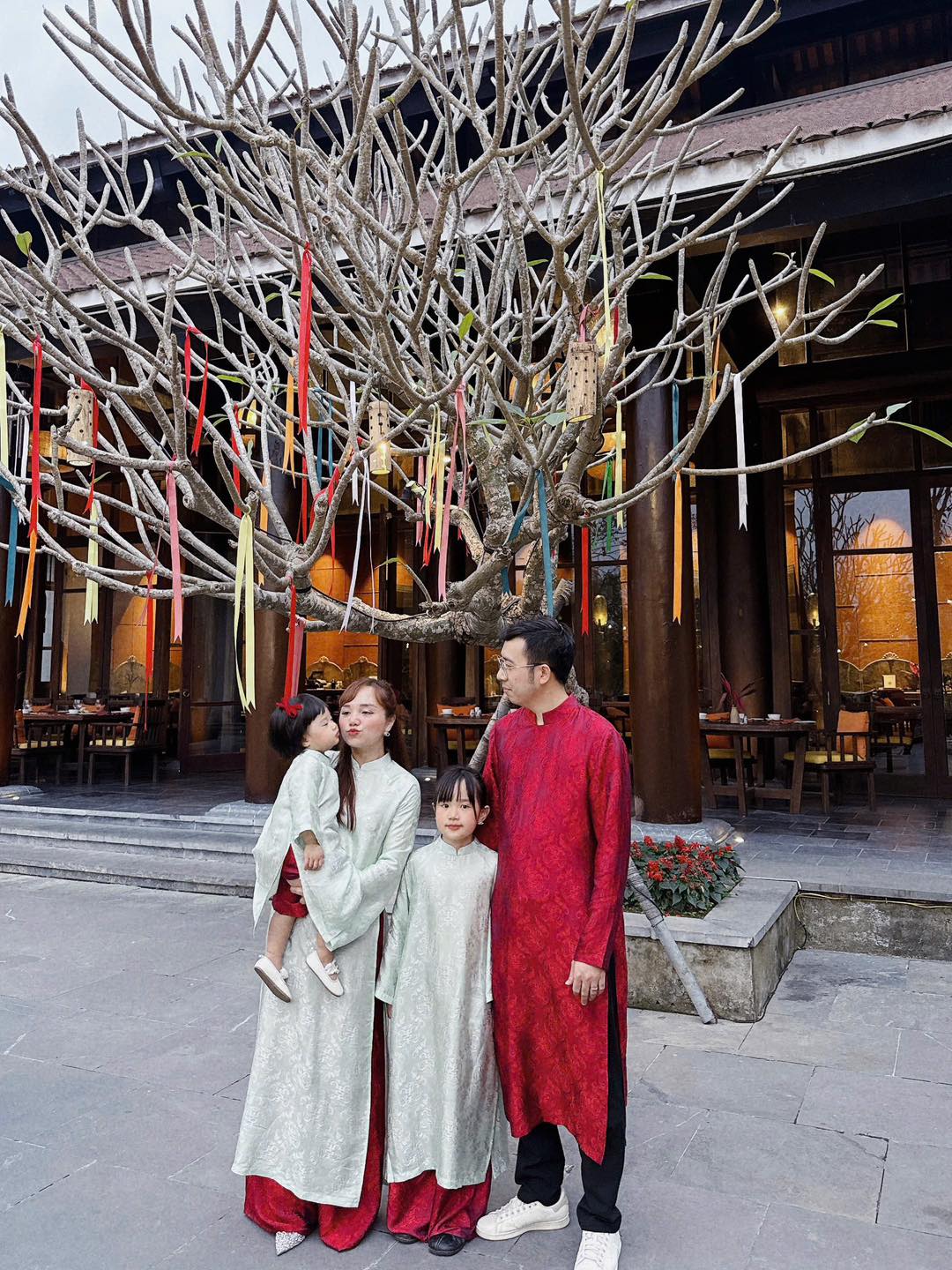 Không khí chụp hình gia đình Tết 2026 tại TP.HCM bắt đầu sôi động