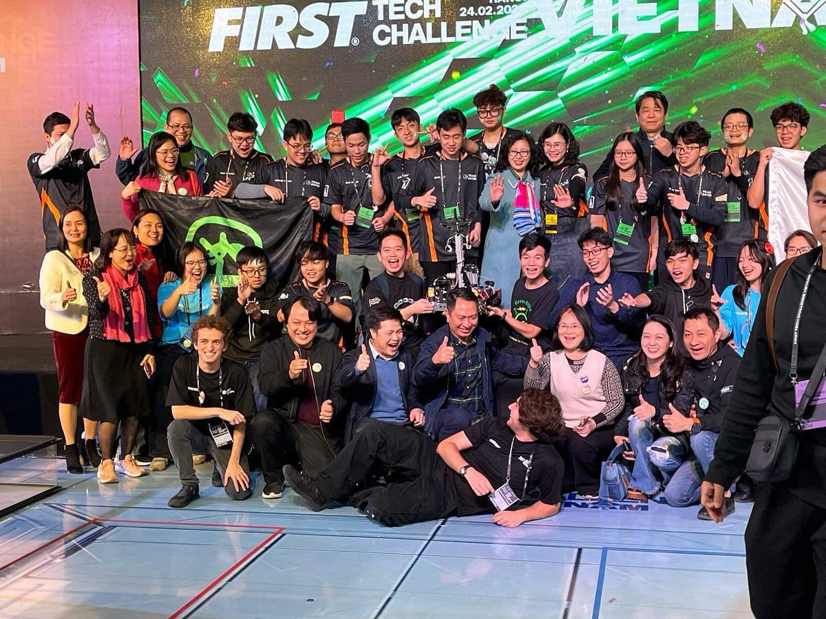 [GREENAMS X GREENBLITZ] 

On 24th February, 2024, at the FIRST Tech Challenge 2024 tournament held  ⚙️ Top1Robot 🛠️ [🤖🇻🇳]