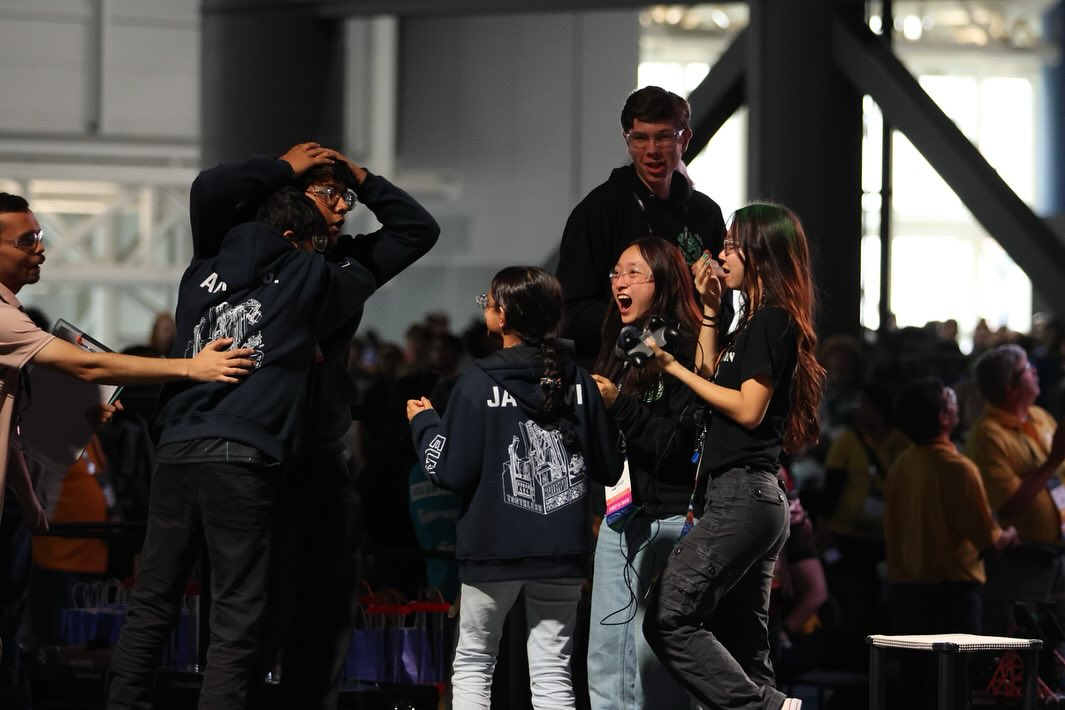 This season at Worlds was incomparable, especially thanks to our alliance @leviathan18030 and @gree ⚙️ Top1Robot 🛠️ [🤖🇻🇳]