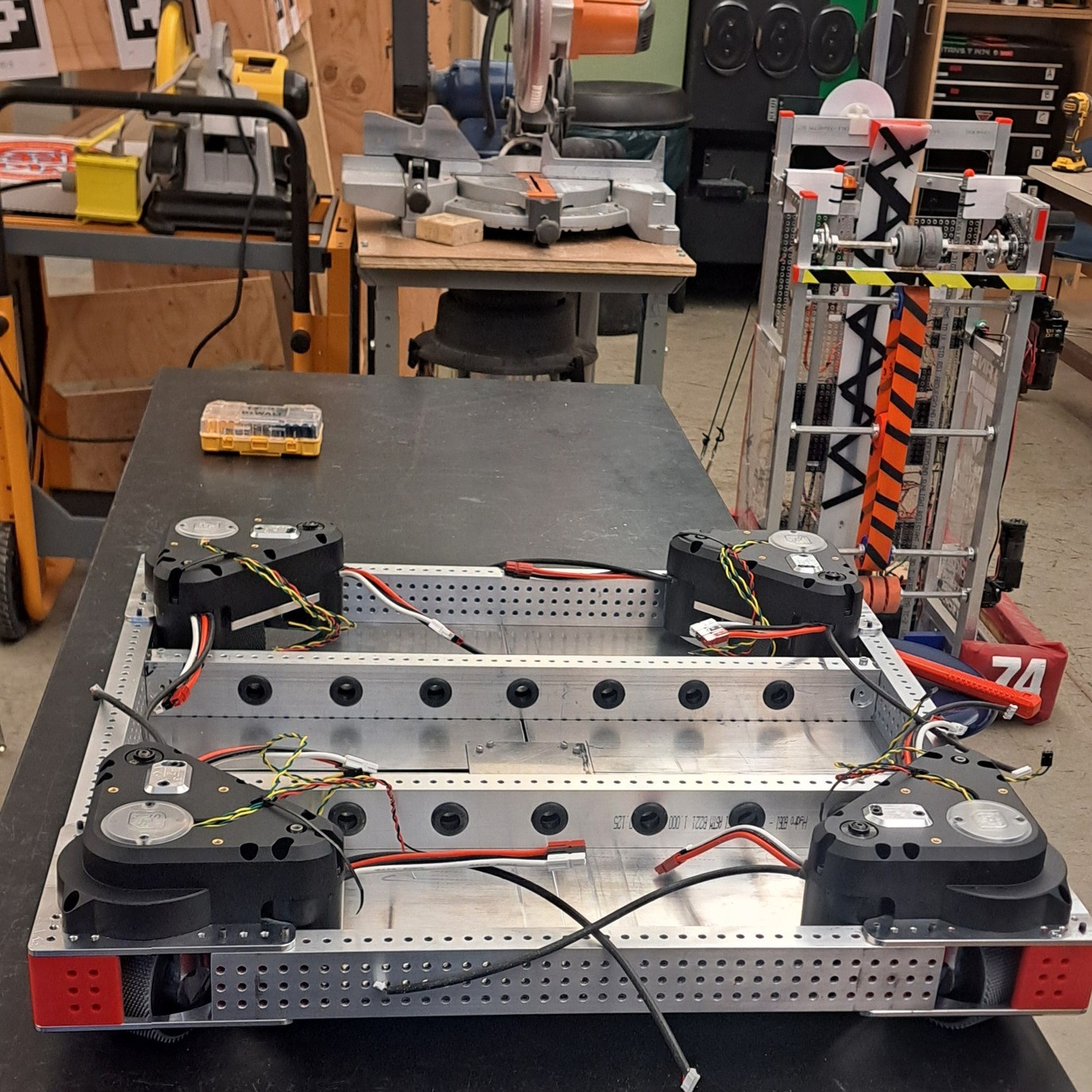 We had our most successful week 1 ever, getting the chassis fully built along with tons of prototyp 🤖 Top1Robot 🛠️