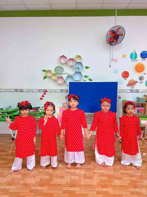 Áo Dài Đỏ Bi Trẻ Em