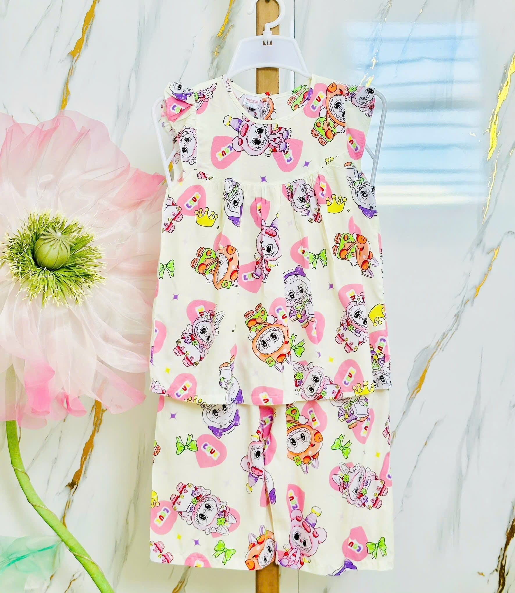 [🆕🇻🇳] Trần Nhung Kids – Quần áo, giày dép trẻ em 🧑‍🧒❤️️👶⭐️  THANH LÝ DÉP SANDAL ĐI HỌC ĐỒNG GIÁ TỪ #99k -#129k 
• Buôn đầu vụ tới cuối vụ lẻ size lẻ mẫu e thanh lý toàn bộ dép sandal đi học cho các con chuẩn bị vào , shares-3✔️ , likes-101❤️️ , date-2024-08-22 08:11:31🇻🇳🇻🇳🇻🇳📰🆕