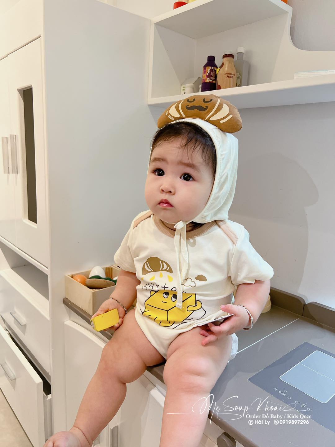 [🆕🇻🇳]  Ú Oà – Order Kids Chuyên order hàng QCCC cho bé 🧑‍🧒❤️️👶⭐️  Bodysuit cover Ikii Hàn, chất cotton co dãn siêu thích. Các mẹ nhìn mũ là biết form cứng cáp ntn, hàng của e 1xx các mẹ đừng so sánh vs hàng r.ẻ vải mềm n , shares-0✔️ , likes-17❤️️ , date-2024-08-29 18:07:18🇻🇳🇻🇳🇻🇳📰🆕