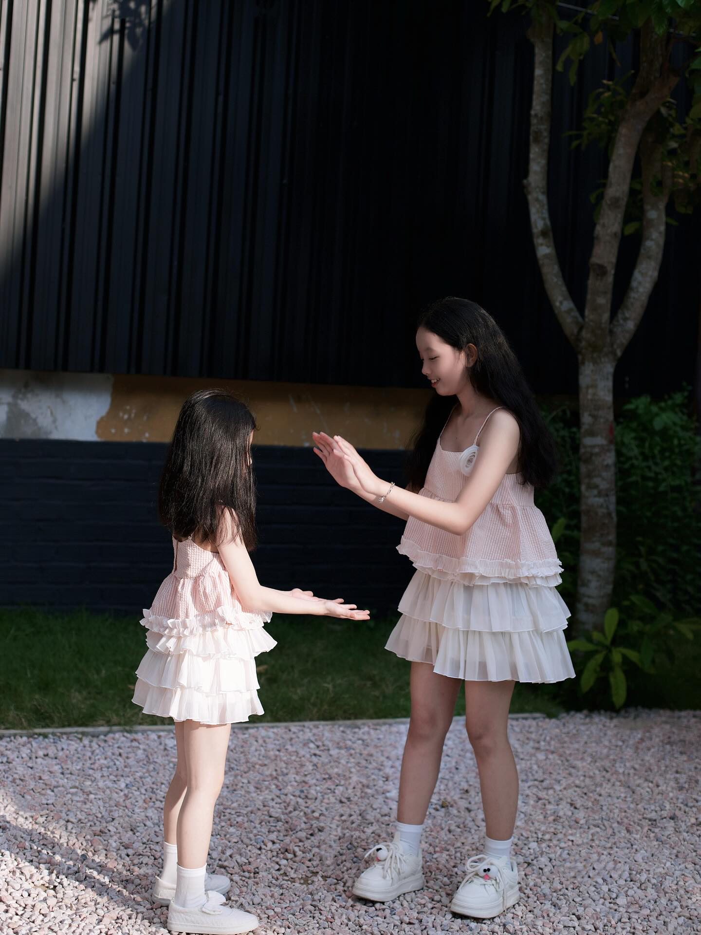 [🆕🇻🇳]  Cherri Chan – Cửa hàng quần áo sơ sinh & trẻ em  🧑‍🧒❤️️👶⭐️ 𝟎𝟐𝟓 𝐒𝐮𝐦𝐦𝐞𝐫 𝐂𝐨𝐥𝐥𝐞𝐜𝐭𝐢𝐨𝐧 – 𝐂𝐡𝐞𝐫𝐫𝐢 𝐂𝐡𝐚𝐧  
Set đồ siêu yêu cho những ngày hè nắng dịu:
Áo 2 dây  + chân váy tầng xinh xắn
 Chân váy tầng voan mềm, bồng bềnh như , shares-11✔️ , likes-47❤️️ , date-2025-08-06 14:45:08🇻🇳🇻🇳🇻🇳📰🆕