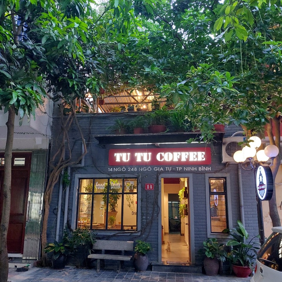 [☕️🇻🇳] TuTuCoffee Ninh Bình 🥤 Top1Coffee ☕️ Phường Thanh Bình (cũ) mất điện đến 5h chiều 11/10 nhưng quán vẫn hoạt động bình thường các bạn nhé.
 , shares-0✔️ , likes-16❤️️ , date-2025-10-11 17:40:52🇻🇳🇻🇳🇻🇳📰🆕