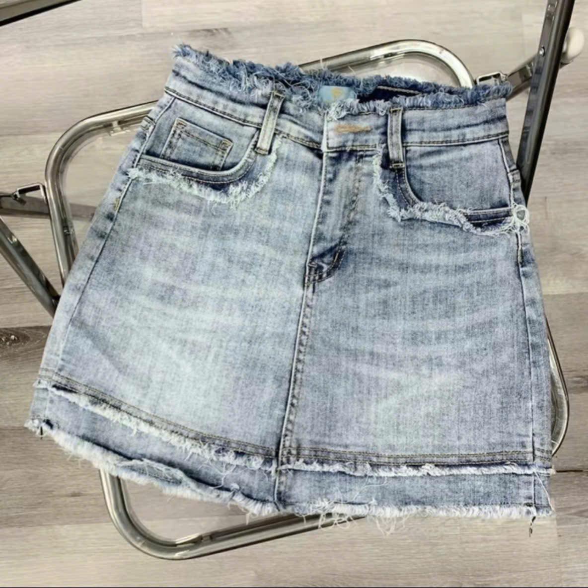 [🆕🇻🇳] Angeletta 👕 Top1Fashion 👗   𝐏𝐎𝐏𝐏𝐘 𝐃𝐑𝐄𝐒𝐒 𝐱 𝐌𝐬. 𝐃𝐔𝐍𝐆 𝐁𝐔̀𝐈

Mang tinh thần của một quý cô thanh lịch, Ms. Dung Bùi xuất hiện nổi bật trong Poppy Dress

Phom corset ôm gọn phần thân trên , shares-1✔️ , likes-29❤️️ , date-2026-01-05 22:13:31🇻🇳🇻🇳🇻🇳📰🆕