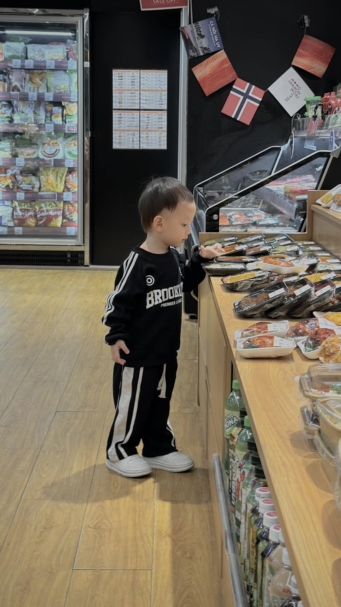 [🆕🇻🇳] Tiink Kids Thời trang cao cấp cho các bé 🧑‍🧒❤️️👶⭐️ Trời lạnh rùi cả nhà ơiii
Em gợi ý cho các momm 1 outfit dễ mặc vô cùng luôn mà vẫn thời trang trong thời tiết này ạa 
 , shares-1✔️ , likes-5❤️️ , date-2025-11-07 23:04:55🇻🇳🇻🇳🇻🇳📰🆕