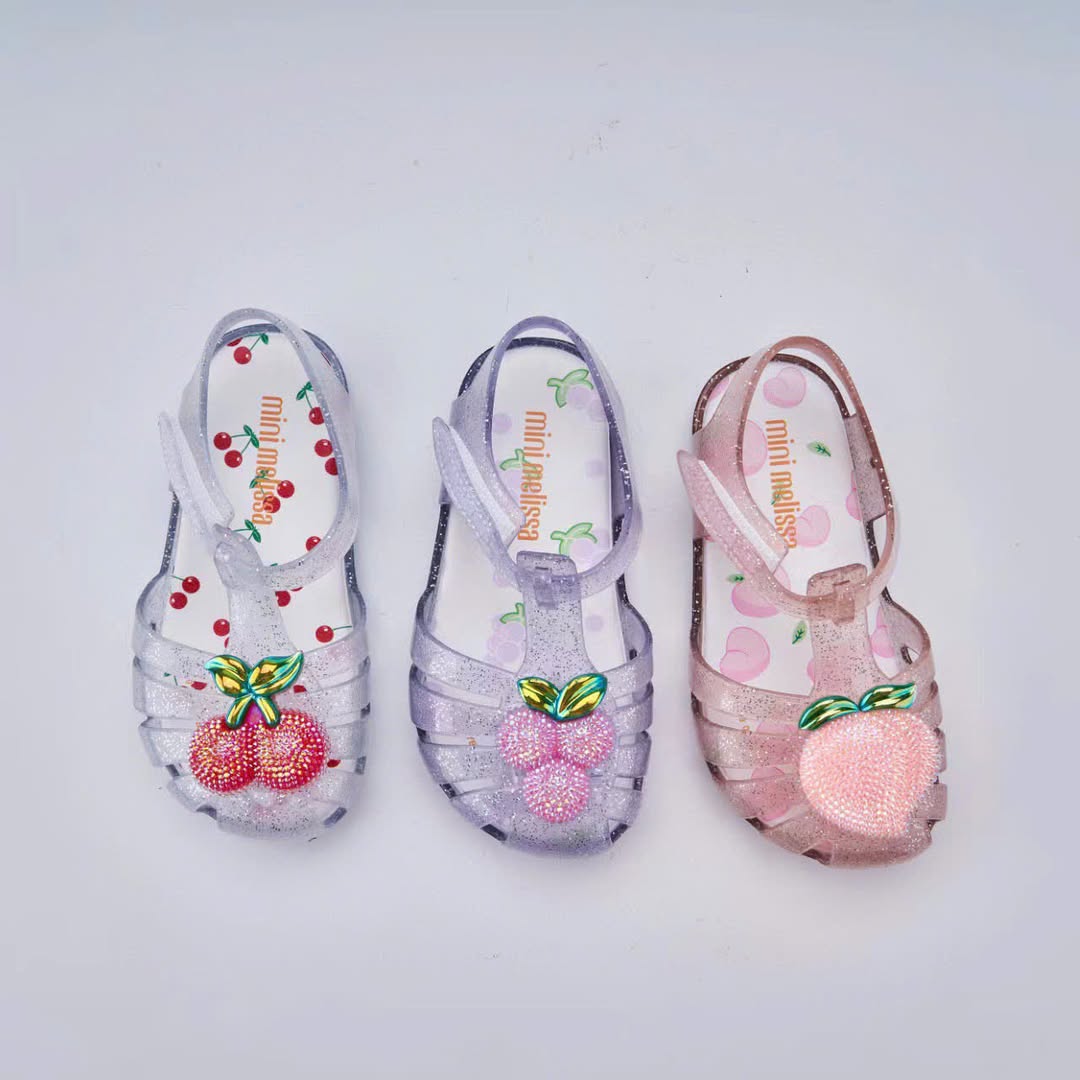[🆕🇻🇳] 3ceshop- chuyên giày và đồ bơi phụ kiện cho bé 🧑‍🧒❤️️👶⭐️ Đôi sandal trẻ em này không chỉ chống trơn trượt mà còn có khả năng “chống buồn” cực mạnh! Bé mang vào là tự động cười tươi!
 , shares-0✔️ , likes-2❤️️ , date-2025-12-05 04:30:03🇻🇳🇻🇳🇻🇳📰🆕