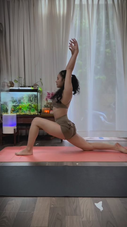 [🆕🇻🇳] Lê Hồng – Tốt nghiệp tại Học viện Yoga Việt Nam 🧘 Top1Yoga 🤸🏻‍♀️ Quần áo mốc thì các bác cứ mua em này cho em nhé e đã dùng test thử cho các bác rồi. Nó k có mùi nồng nặc mà lại rất sạch nha . , shares-0✔️ , likes-53❤️️ , date-2025-12-19 17:06:05🇻🇳🇻🇳🇻🇳📰🆕