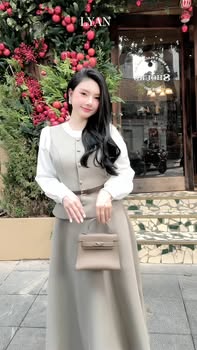 [🆕🇻🇳] M.GAO – Quần áo – Thương hiệu [🆕Top1Vietnam🇻🇳] 👕 Top1Fashion 👗  “Đâm Xoắn Hạ”
Chiếc đầm mang phong cách ngọt ngào, nữ tính và thanh khiết, với các màu sắc baby nhẹ như sương và phom dáng mềm mại, cực kỳ tôn nét dịu dàng , shares-0✔️ , likes-2❤️️ , date-2026-01-21 17:29:38🇻🇳🇻🇳🇻🇳📰🆕