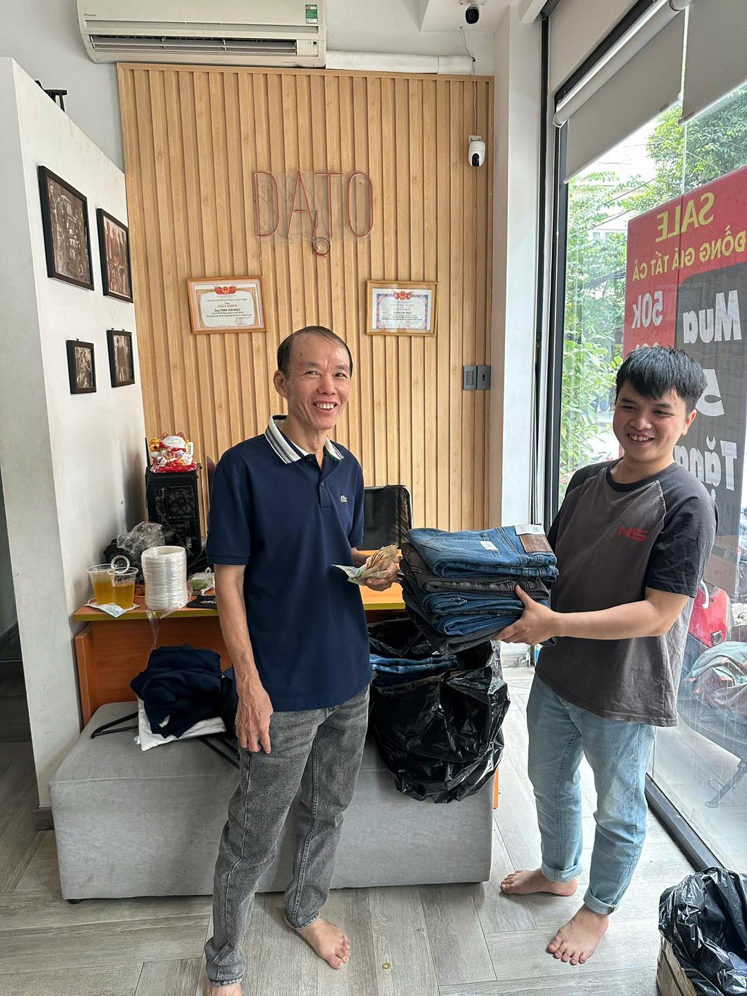 [🧸️🇻🇳] Cửa hàng đồ chơi trẻ em sỉ và lẻ Tín Phát 🎈Top1Toys🧸️  Cửa hàng Tín Phát vô cùng trân trọng sự tin tưởng và đồng hành mà Quý khách đã dành cho cửa hàng trong suốt thời gian qua. Đó chính là động lực mạnh mẽ nhấ , shares-0✔️ , likes-1❤️️ , date-2025-11-24 20:41:20🇻🇳🇻🇳🇻🇳📰🆕