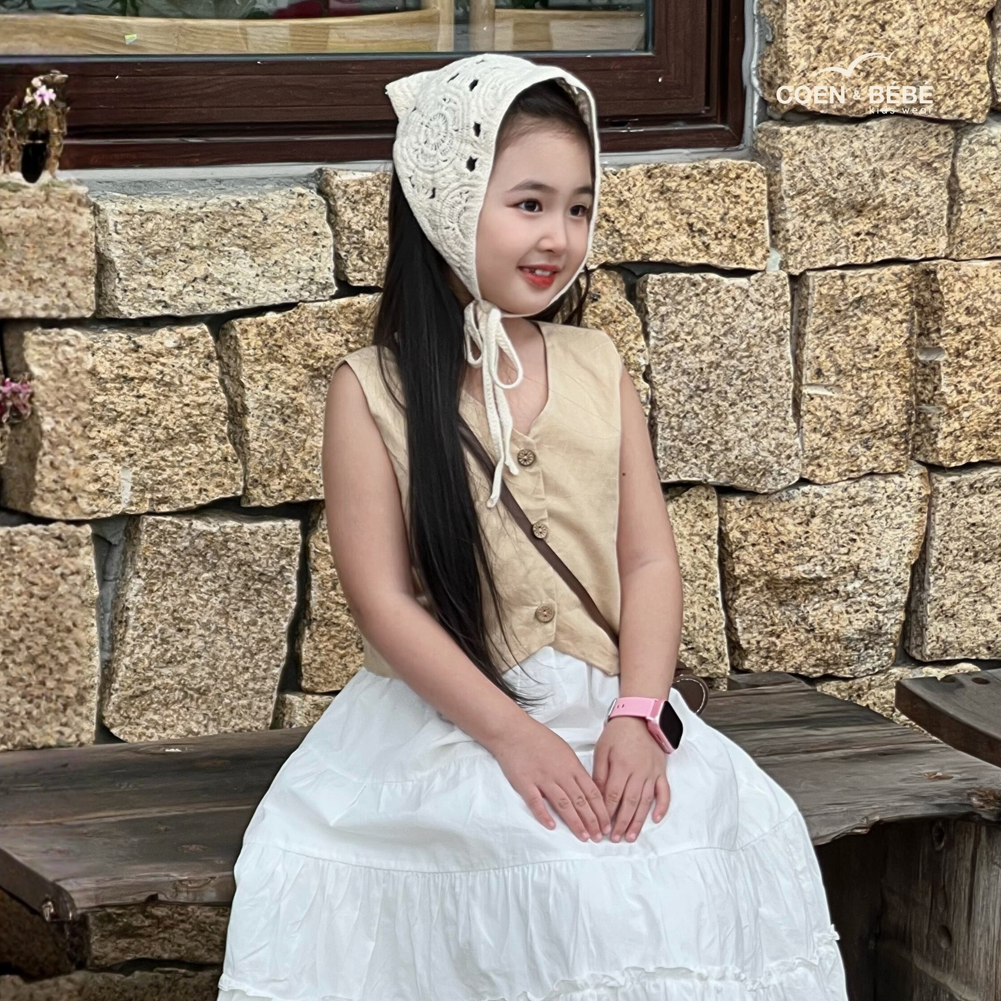 [🆕🇻🇳]  COEN & BÉBÉ  🧑‍🧒❤️️👶⭐️ Combo dịu dàng | Linen Ghile X Daisy Skirt
Nhẹ như gió, thoáng mịn cho bé thoải mái cả ngày dài

Set đồ mang tinh thần preppy hiện đại, áo ghi lê linen kết , shares-0✔️ , likes-7❤️️ , date-2025-12-25 03:00:14🇻🇳🇻🇳🇻🇳📰🆕