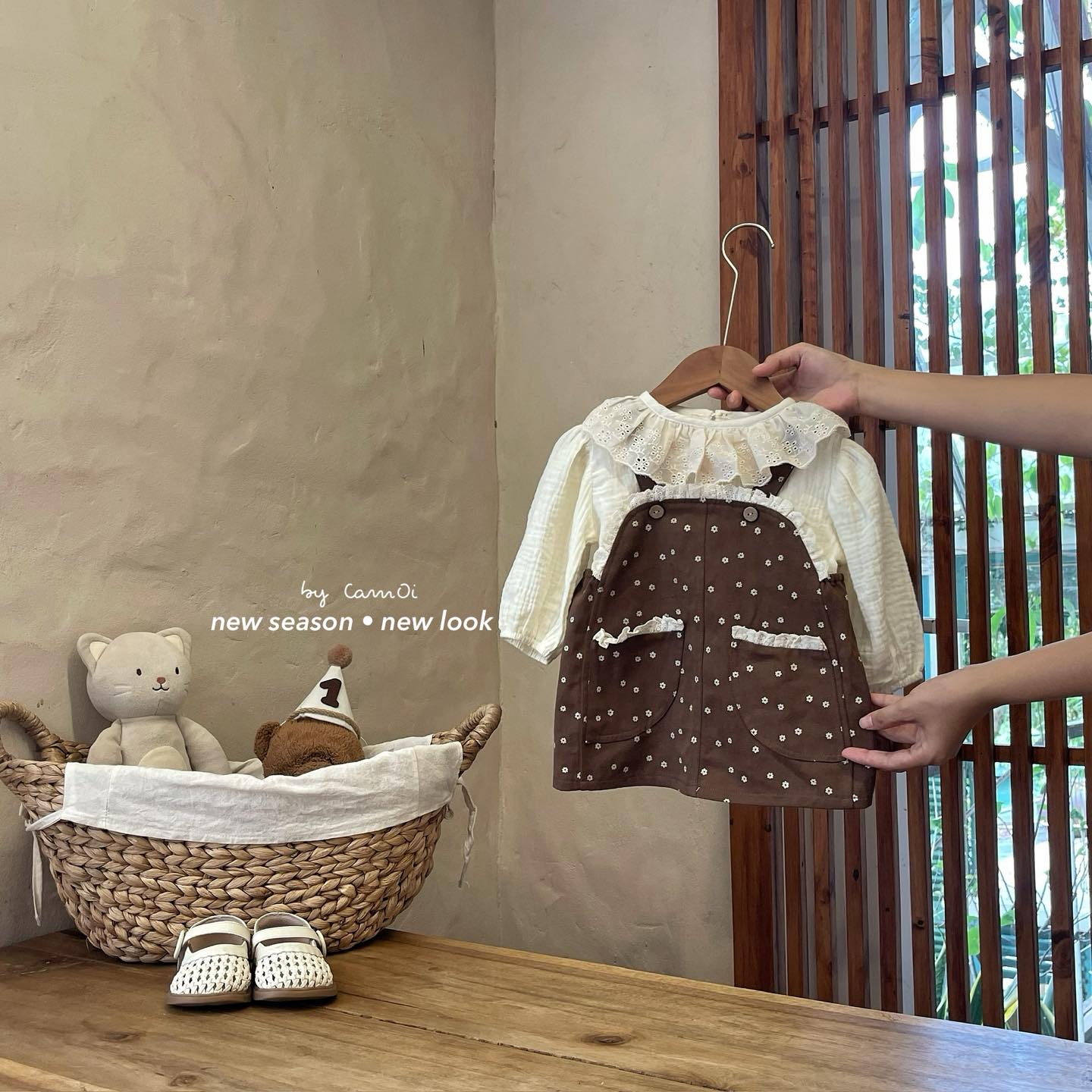 [🆕🇻🇳] Cam Ơi – Tiệm nhỏ có đồ xinh cho em bé nhà mình!! 🧑‍🧒❤️️👶⭐️ Hoa nhí vibe vintage guu emmm 
Xinh xắn mà ko lo outtrend, tone màu nó dịuuu nó êmmm quá mà 

Size 8-18kg 
Lẻ từng chi tiết #1xx
 , shares-3✔️ , likes-16❤️️ , date-2025-12-28 15:03:59🇻🇳🇻🇳🇻🇳📰🆕