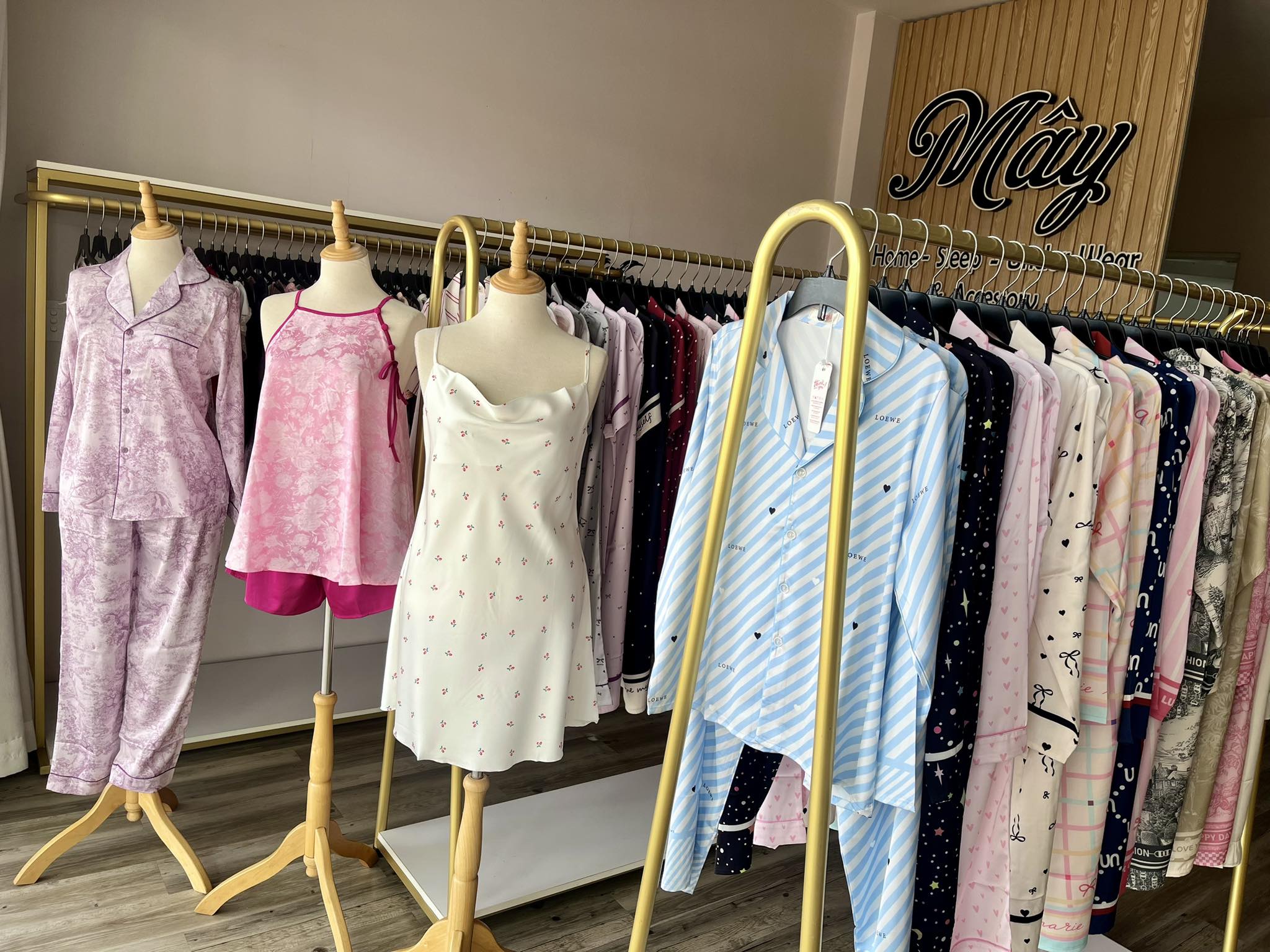 [🆕🇻🇳] Mây Store Thủ Dầu Một  👕 Top1Fashion 👗  Shop bán Tết Tây bình thường ạh 
Các nàng cần đồ đẹp cứ hú em nhaa 
 , shares-0✔️ , likes-0❤️️ , date-2026-01-01 01:53:57🇻🇳🇻🇳🇻🇳📰🆕