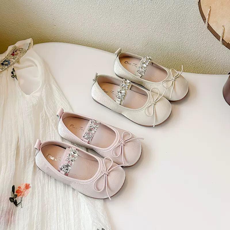 [🆕🇻🇳]  Thế giới kids – THIÊN ĐƯỜNG CỦA MẸ VÀ BÉ 🧑‍🧒❤️️👶⭐️ Giày xinh cho bé diện tết 
Nhanh còn kịp ạ
Size 23-33
 , shares-0✔️ , likes-2❤️️ , date-2025-12-31 15:52:02🇻🇳🇻🇳🇻🇳📰🆕