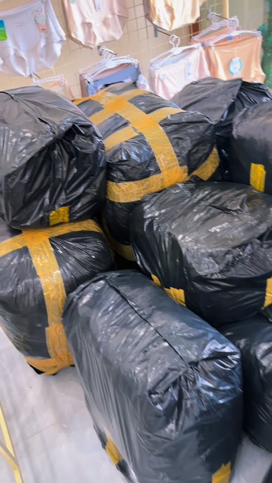 [🆕🇻🇳] TokyoLife Số 3 Nguyễn Văn Lộc, Hà Nội 👕 Top1Fashion 👗  Đêm phải đắp ấm mới ngủ ngon được các chị ơi!
Chăn lông cừu nhân tạo siêu mịn nhà em mới về thêm, 2mx2m3 cả nhà đắp vừa ạ
Giá chỉ 799K, các chị quan tâm nh , shares-0✔️ , likes-0❤️️ , date-2025-12-31 04:32:01🇻🇳🇻🇳🇻🇳📰🆕