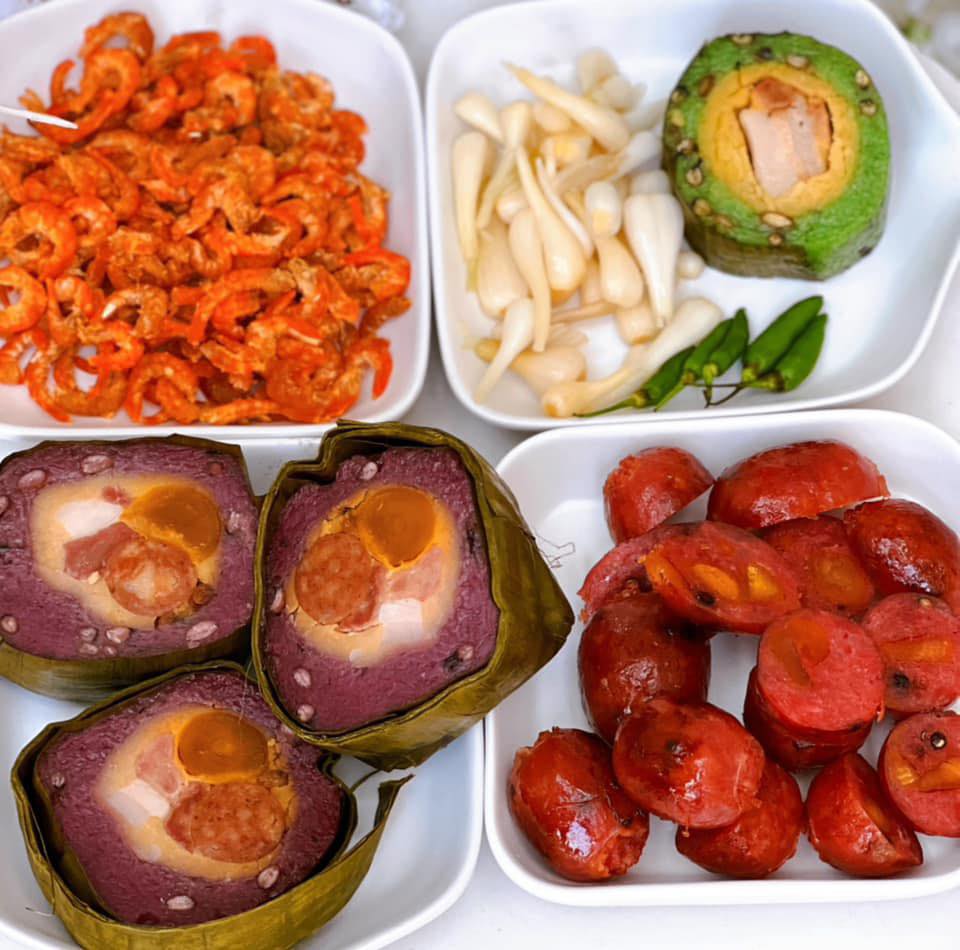 [🆕🇻🇳] Bánh Tét Cô Trà – MÓN NGON TRÒN VỊ MANG Ý NGHĨA SÂU SẮC VỚI NGƯỜI VIỆT 🍔 Top1Food  🍜  BÁNH TÉT TRÊN MÂM CƠM QUÊ NHÀ 
Không chỉ là bánh ngày Tết, bánh tét còn là món quen thuộc trên mâm cơm hằng ngày.
Khoanh bánh tét nóng dẻo, nếp mềm thơm,  , shares-1✔️ , likes-2❤️️ , date-2026-01-02 13:00:52🇻🇳🇻🇳🇻🇳📰🆕