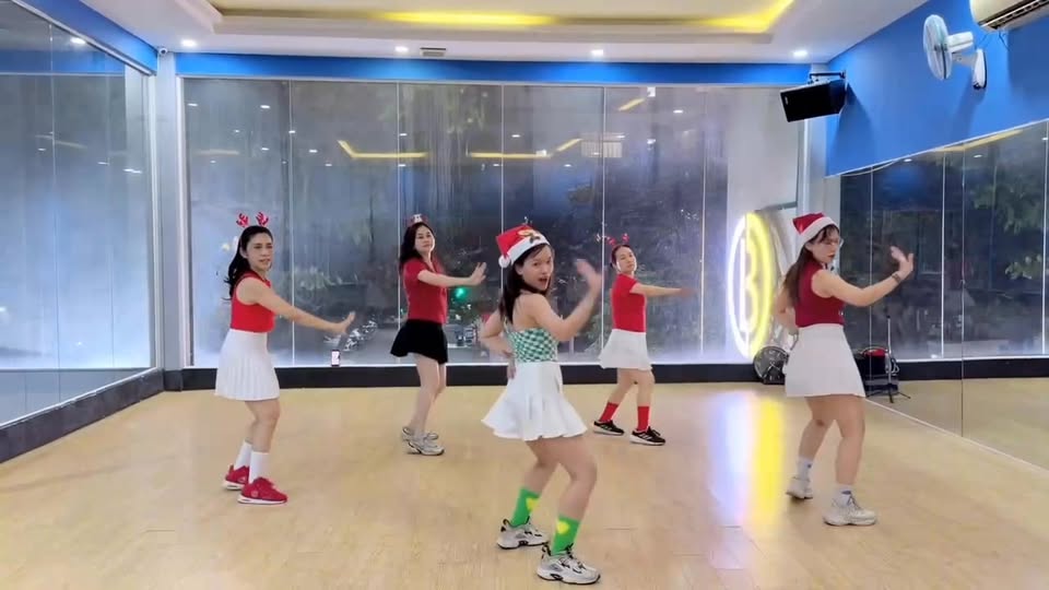 [🆕🇻🇳] Chuối-Banana Kids-chuyên quần áo sơ sinh, trẻ em xuất khẩu, hàng xuất dư, QC 🧑‍🧒❤️️👶⭐️ Khổ ghê á 
Cong lưng chụp ảnh, quay video, chèn đầy đủ tên shop + SĐT luôn
Mà vẫn có mẹ hỏi “Ảnh thật không em?” “Giống ảnh không em?”
 Dạ ảnh thật 100% sh , shares-0✔️ , likes-8❤️️ , date-2025-12-25 16:37:19🇻🇳🇻🇳🇻🇳📰🆕