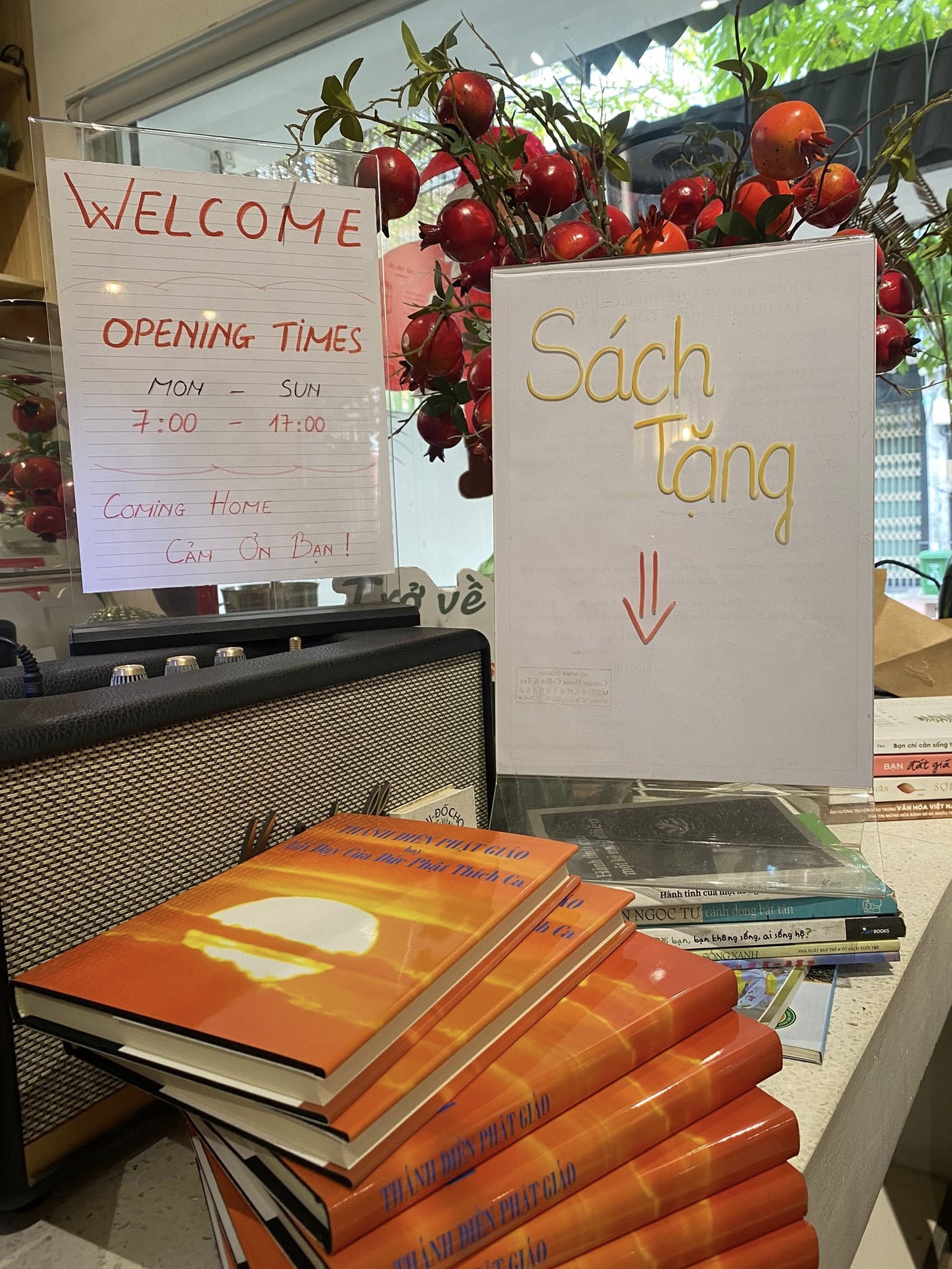 [☕️🇻🇳] Coming Home – Coffee – Tea 🥤 Top1Coffee ☕️ Đợt 2 – Quán được tặng một ít sách ( 7 cuốn ) về Đức Phật Thích Ca. Mời các bạn ghé quán lấy nhá ! 

Chúc tất cả khách hàng ngày , shares-1✔️ , likes-2❤️️ , date-2025-12-27 19:15:32🇻🇳🇻🇳🇻🇳📰🆕