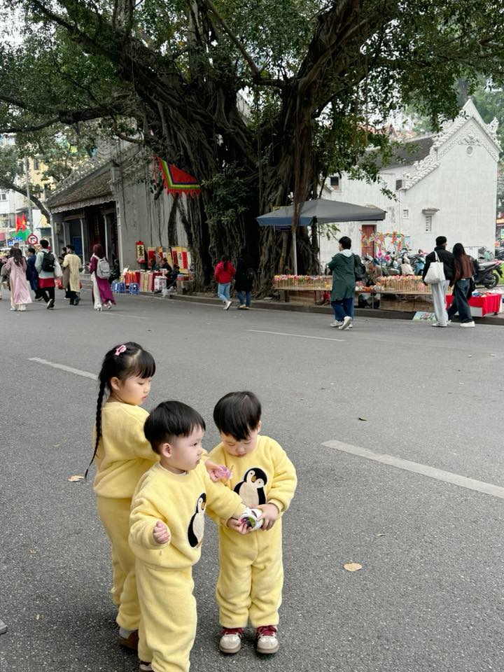 [🆕🇻🇳]  Nhà Cô Trúc – Chuyên: Bodysuit,sleep,Romper hàng Xuất dư các hãng xịn xò, hàng Qccc săn sale giá hời… cho Bé Yêu 🧑‍🧒❤️️👶⭐️ Bodysuit váy công chúa Snug dư xịn. Chất hãng này siêu mềm đẹp. Hoa thêu đục lỗ tỉ mỉ, tinh tế siêu xinhhh ạ
 Size 3-6-9m :3-9kg ạ
 Giá : #139k__139k___1c  , shares-0✔️ , likes-5❤️️ , date-2025-12-29 18:02:28🇻🇳🇻🇳🇻🇳📰🆕