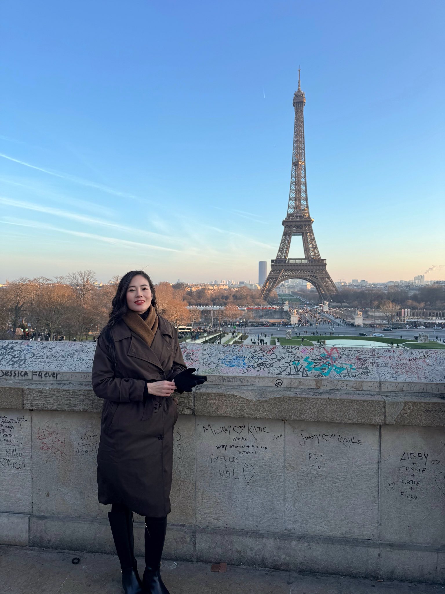 [🆕🇻🇳] Yoga By Sophie – Yoga for a better life! 🧘 Top1Yoga 🤸🏻‍♀️ Bonjour de Paris 
Cuối cùng cũng đứng ngay trước tháp Eiffel nơi mình từng thấy trong ảnh rất nhiều lần, nhưng được ở đây ngoài đời thật sự là một cảm giác , shares-4✔️ , likes-215❤️️ , date-2025-12-27 21:47:08🇻🇳🇻🇳🇻🇳📰🆕