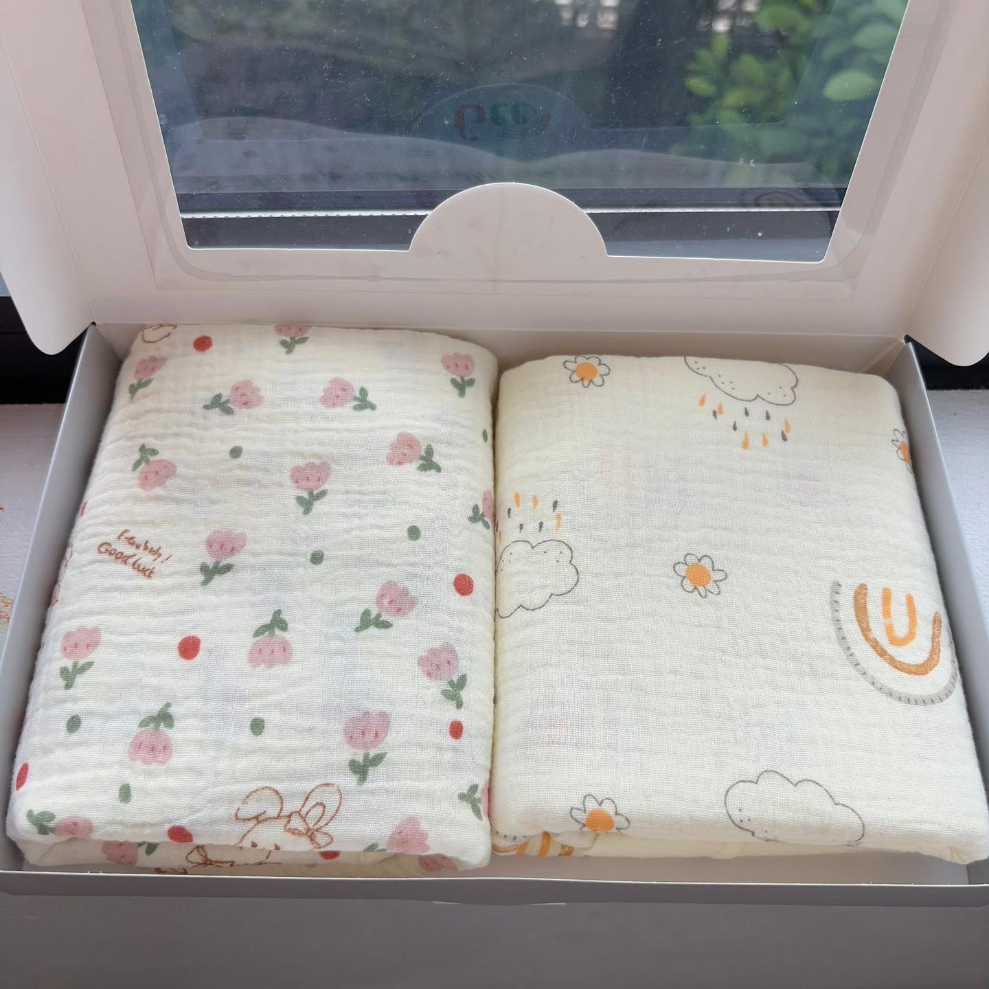 [🆕🇻🇳] Shop 2Gà Con HN-Đồ Sơ Sinh Trọn Gói 🧑‍🧒❤️️👶⭐️ Rẻ quá trời rẻ luôn,mẹ bầu mẹ bỉm nào mê chất vải muslin thì đừng bỏ qua mã khăn hộp này á,bình thường mà mua 1 chiếc khăn này cũng đã hơn 100k rồi,nhưng b , shares-0✔️ , likes-1❤️️ , date-2025-12-28 15:25:15🇻🇳🇻🇳🇻🇳📰🆕