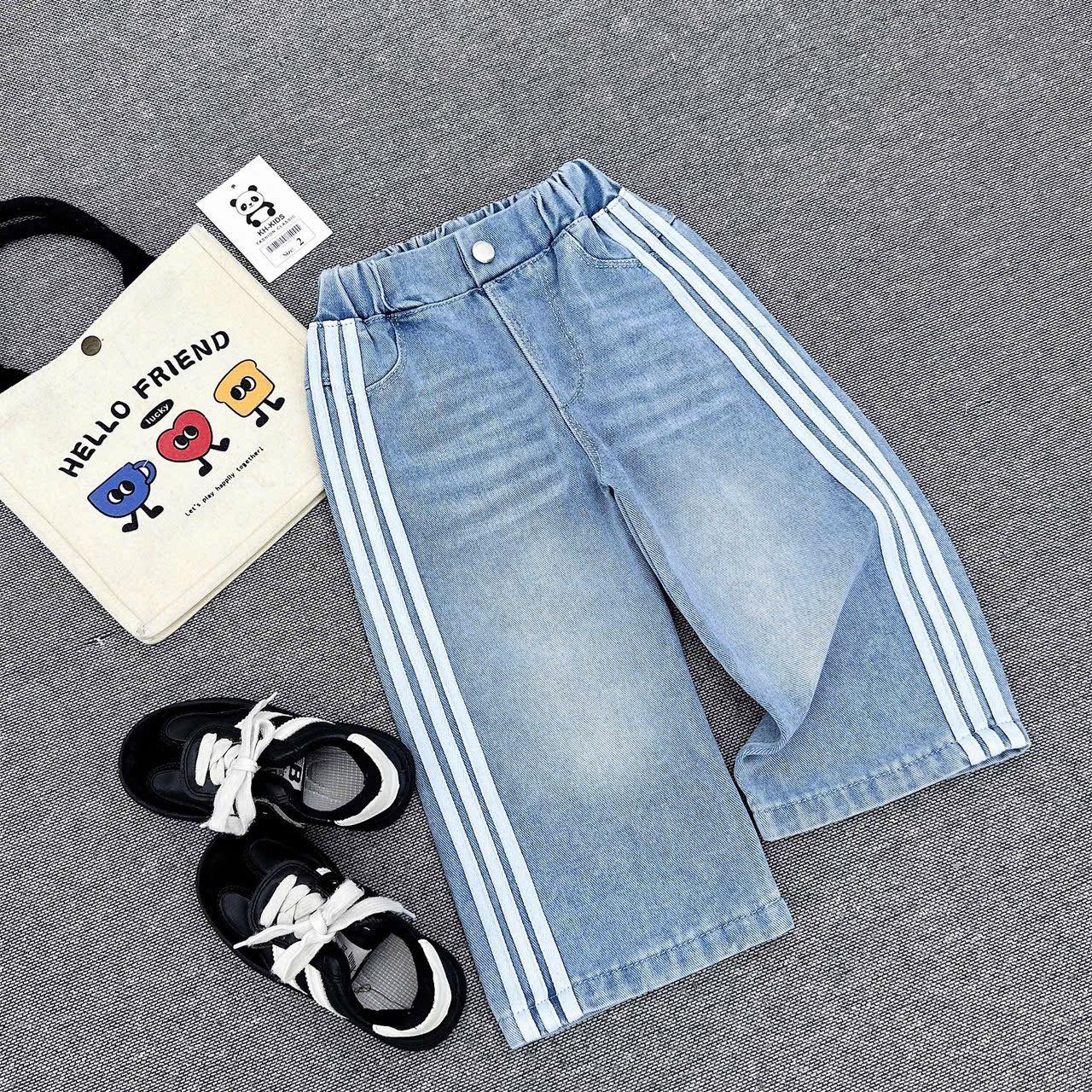 [🆕🇻🇳]  Bí Ngô baby shop – Chuyên quần áo bé gái 8-30kg (1- 9 tuổi) 😎❤️️⭐️  QUẦN JEAN DÀI SỌC THỂ THAO CHO BÉ

 Dáng quần dài suông, năng động – bé mặc đi chơi, đi học đều hợp
 Jean mềm, không cứng – không bí da
 Sọc trắng 2 bên c , shares-0✔️ , likes-0❤️️ , date-2026-01-01 22:18:56🇻🇳🇻🇳🇻🇳📰🆕