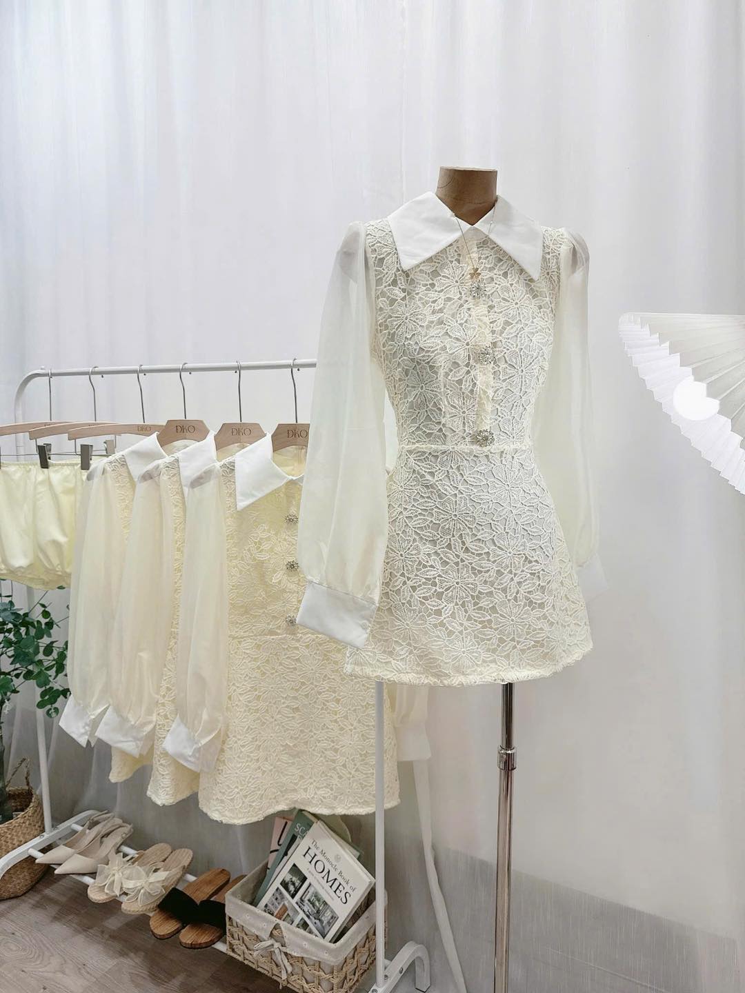 [🆕🇻🇳] 22.Ly Store – Thiết kế váy suông đẹp nhất 👕 Top1Fashion 👗  3580 ĐẦM REN HOA KEM CỔ NHỌN TD ĐÍNH TAG ĐÁ+ SHORT
Nhã nhặn  tiệc tùng đơn giản mà xinh ạa
Size SM
 , shares-0✔️ , likes-0❤️️ , date-2026-01-02 23:01:40🇻🇳🇻🇳🇻🇳📰🆕