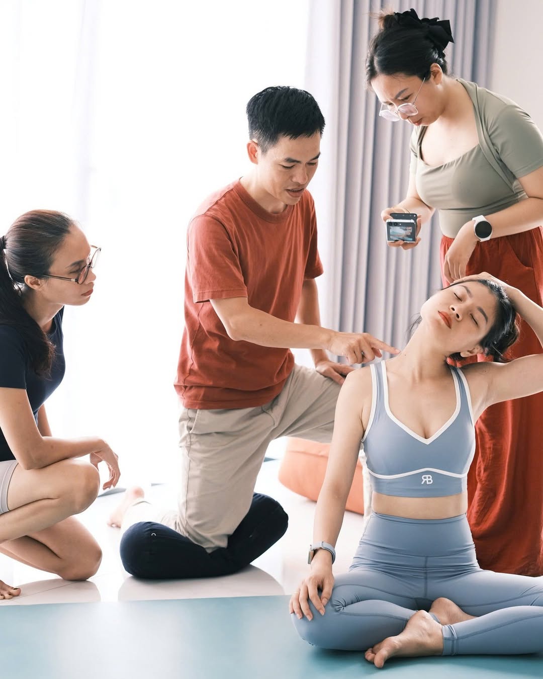 [🆕🇻🇳] Connect & Inspire Yoga  🧘 Top1Yoga 🤸🏻‍♀️ CƠ THỂ KHÔNG KÊU ĐAU ĐỂ CHỐNG LẠI BẠN, MÀ ĐỂ NHẮC RẰNG “tui đang quá tải”…

Khi stress kéo dài, hệ thần kinh luôn ở trạng thái cảnh giác. Cơ bắp co cứng  , shares-0✔️ , likes-10❤️️ , date-2025-12-30 02:00:08🇻🇳🇻🇳🇻🇳📰🆕