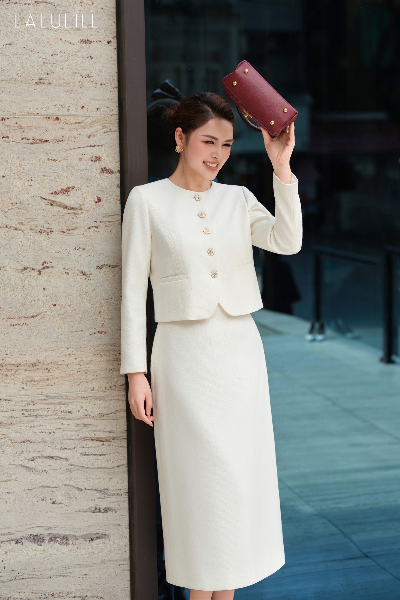 [🆕🇻🇳] Lalulill – Thương hiệu thời trang công sở cao cấp với mức giá tiết kiệm dành cho nữ tại Việt Nam [🆕Top1Vietnam🇻🇳]  👕 Top1Fashion 👗  Nàng thật tinh khôi, trẻ trung và xinh đẹp khi khoác lên mình set dạ  màu trắng này của Lalulill.
 , shares-0✔️ , likes-28❤️️ , date-2026-01-04 21:46:21🇻🇳🇻🇳🇻🇳📰🆕