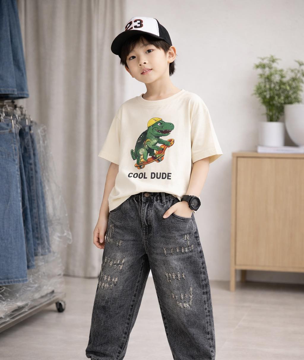 [🆕🇻🇳] Tyna Shop – Thời trang trẻ em tại Huế 🧑‍🧒❤️️👶⭐️ Có sẵn: 25/50kg 
Set đồ cho bé trai: thoải mái – năng động – đi chơi hay đi du lịch đều hợp Mặc lên là thấy thích liền  Bé trai diện cực xinh”
Outfit bé tr , shares-1✔️ , likes-0❤️️ , date-2026-01-03 02:27:56🇻🇳🇻🇳🇻🇳📰🆕