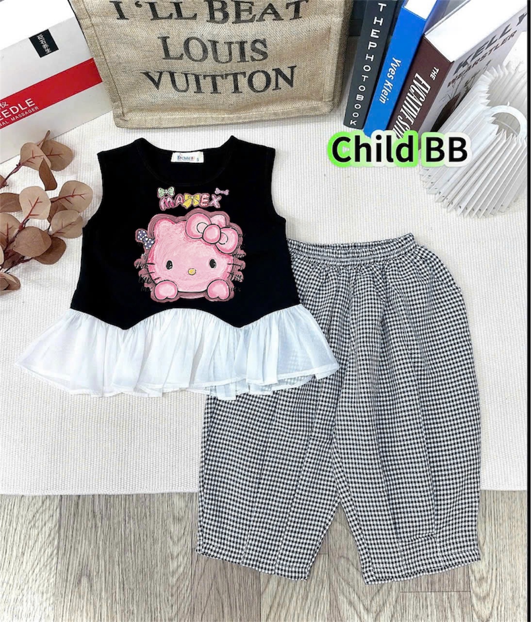 [🆕🇻🇳]  Tổng Kho Sỉ Quần Áo Trẻ Em 🧑‍🧒❤️️👶⭐️  TỔNG KHO SỈ QUẦN ÁO TRẺ EM THANH THUÝ – CHẤT LƯỢNG CAO , GIÁ CẢ HỢP LÝ  

 SET BÉ GÁI HELLO KITTY – XINH XẮN TỪ CÁI NHÌN ĐẦU TIÊN 
 Bé mặc lên là dịu dàng , shares-0✔️ , likes-0❤️️ , date-2026-01-08 02:05:02🇻🇳🇻🇳🇻🇳📰🆕