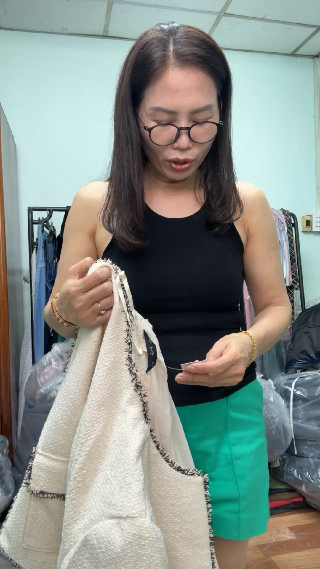 [🆕🇻🇳] Mira Bridal – Cho thuê váy cưới , áo dài 🤵🏻 Top1Wedding 👰🏻  Thứ 6 nhộn nhịp tại Mira Bridal
====================================
 Add: Số 29 ngõ 174 Mai Anh Tuấn _ Ô Chợ Dừa _Hà Nội ( đi đến cuối ngõ rẽ phải) 
Hotli , shares-1✔️ , likes-5❤️️ , date-2026-01-10 02:46:18🇻🇳🇻🇳🇻🇳📰🆕