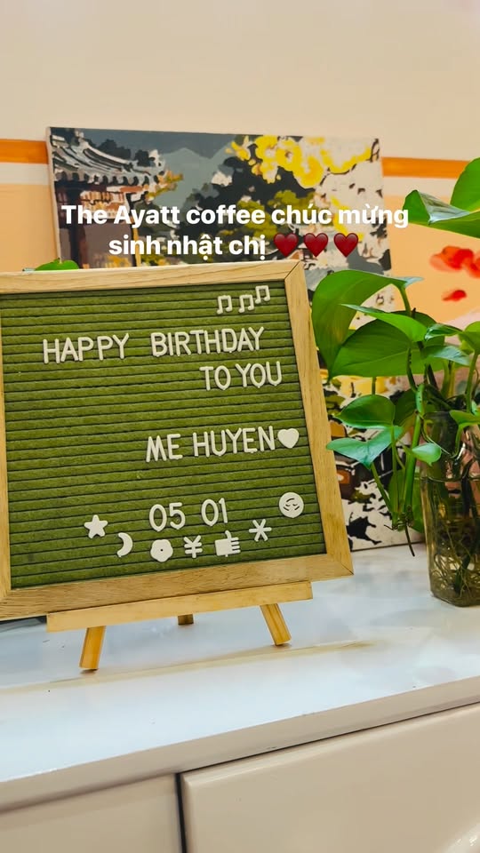 [☕️🇻🇳] Phen’s Coffee 🥤 Top1Coffee ☕️ Một buổi chiều chậm, một gia đình nhỏ, và rất nhiều yêu thương 


 Ghé Nhà Phen nha
——Phen’s Coffee – CÀ PHÊ MÁY BAY
142 Nguyễn  , shares-0✔️ , likes-3❤️️ , date-2026-01-06 00:00:35🇻🇳🇻🇳🇻🇳📰🆕