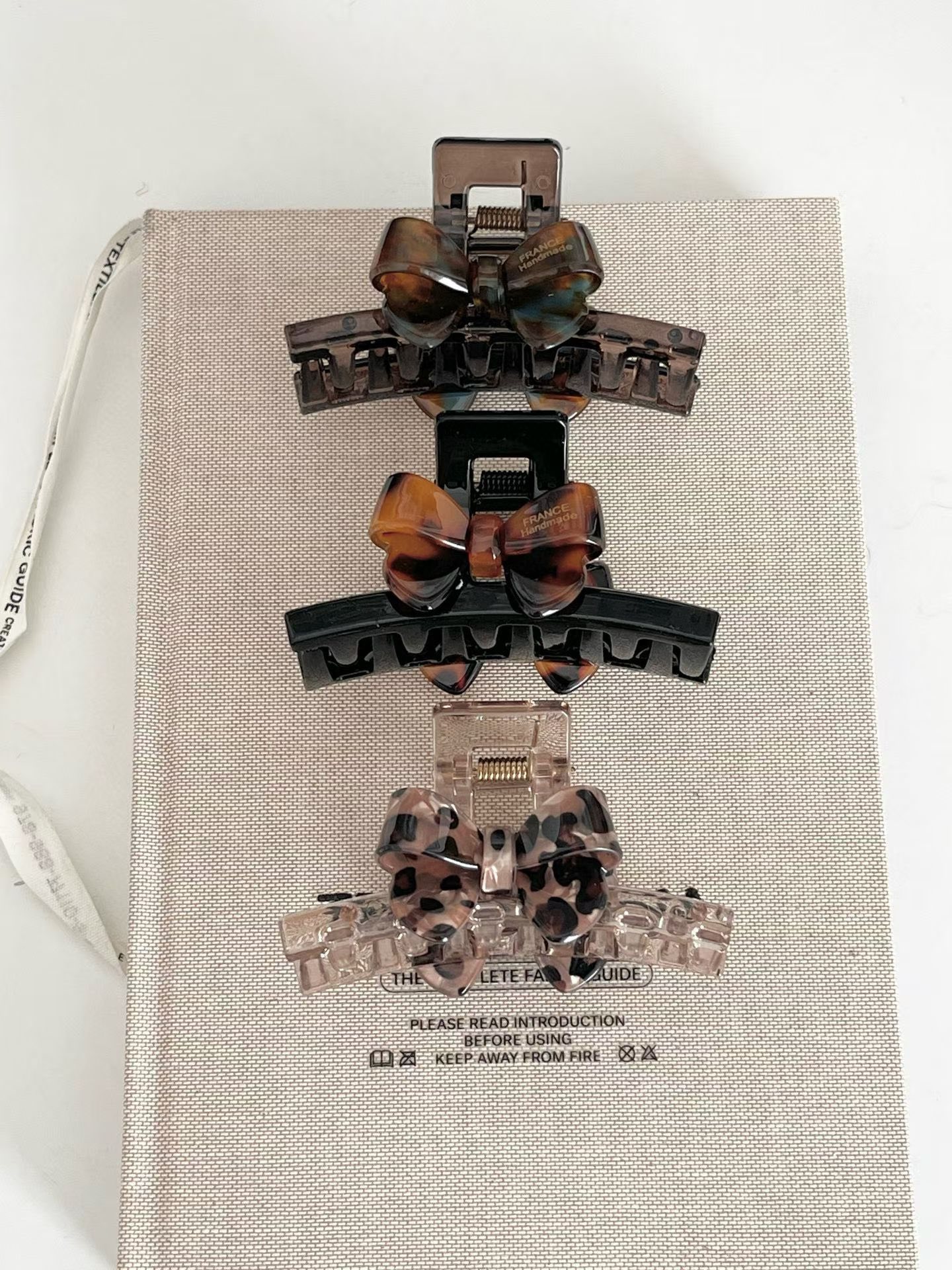 [🆕🇻🇳] Hanbebe – 𝙴𝚖 𝚋𝚎́ 𝙷𝚊̀𝚗 𝚀𝚞𝚘̂́𝚌 🧑‍🧒❤️️👶⭐️ Giày xinh diện tết đi ạ
#hanbebe

     Size 
130 (12.5cm ~ 13.5cm)
140 (13.5cm ~ 14.5cm) 
150 (14.5cm ~ 15.5cm) 
160 (15.5cm ~ 16.5cm)
170 (16.5cm ~ 17.5cm , shares-0✔️ , likes-2❤️️ , date-2026-01-07 02:43:27🇻🇳🇻🇳🇻🇳📰🆕