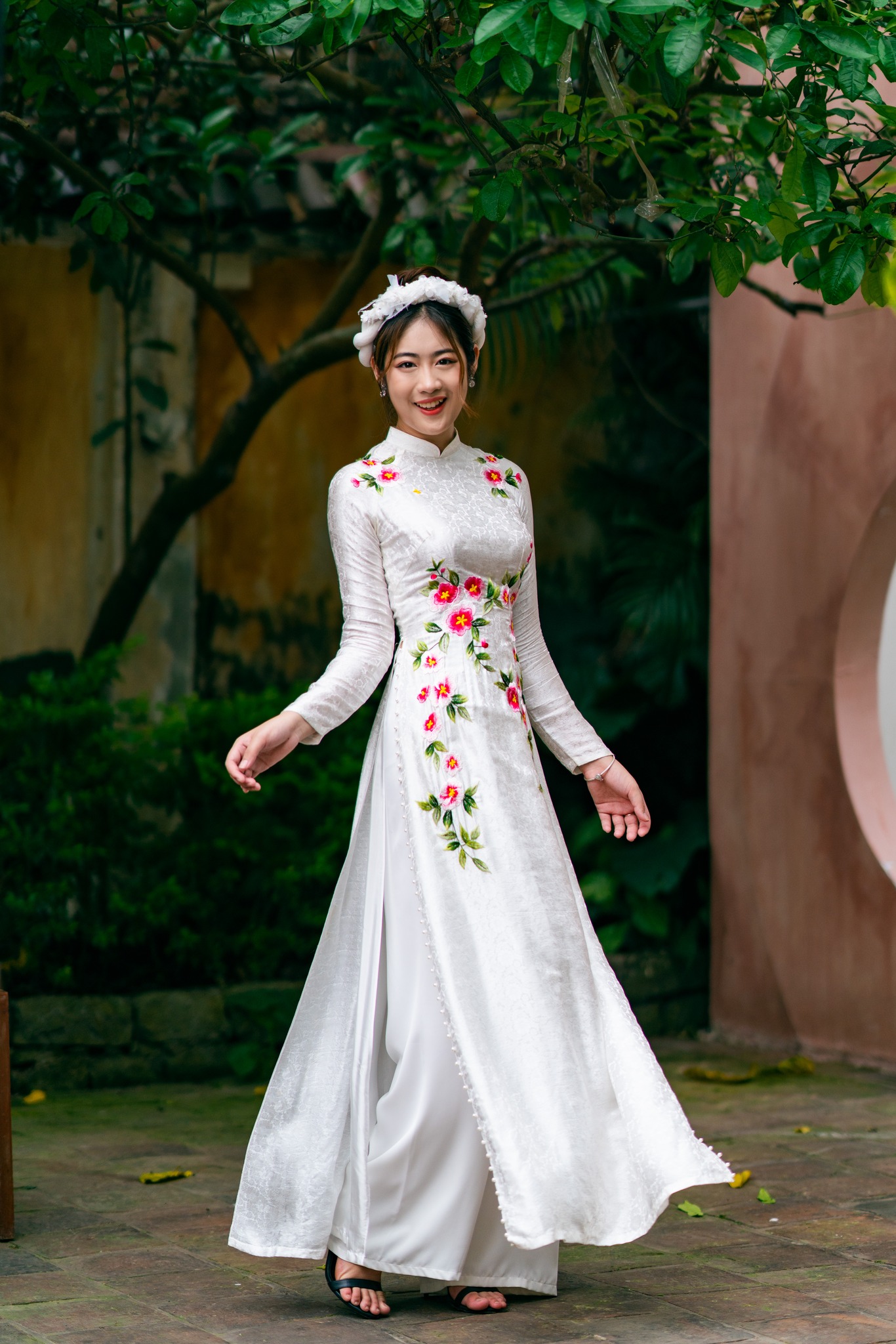 [🆕🇻🇳] Linen by Chi – Tiệm thiết kế may đo  👕 Top1Fashion 👗  Lụa không sinh ra để phô bày. Nó đẹp nhất khi chạm vào da, khi theo từng chuyển động rất nhỏ của người mặc. Lụa dạy người ta hiểu rằng, sự tinh tế không cầ , shares-0✔️ , likes-3❤️️ , date-2026-01-09 03:30:03🇻🇳🇻🇳🇻🇳📰🆕