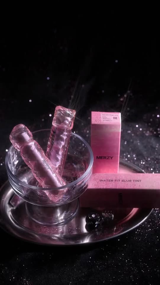 [🆕🇻🇳] MERZY Vietnam – thương hiệu make up chuyên nghiệp 💅💇 Top1Makeup 💕👄  Lần đầu tiên MERZY ra mắt chất son blur tint – mỏng nhẹ trên môi với bộ sưu tập Water Fit Blur Tint cùng 10 màu son được nghiên cứu kĩ càng cho mọi tone da , shares-0✔️ , likes-39❤️️ , date-2026-01-09 18:58:00🇻🇳🇻🇳🇻🇳📰🆕
