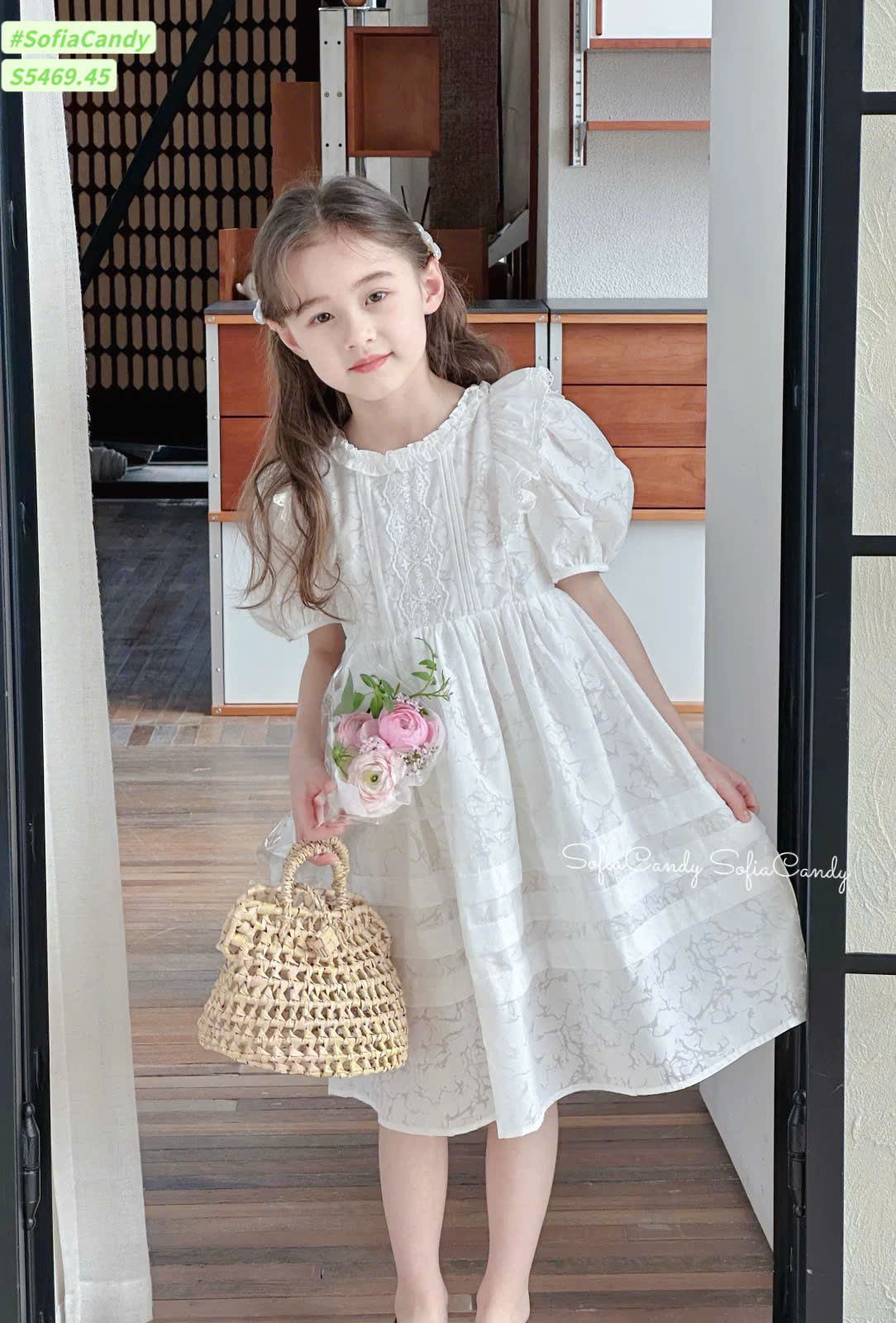 [🆕🇻🇳] Tuyển Buôn/ Sỉ SofiaCandy- Mia kids 🧑‍🧒❤️️👶⭐️ 
#SofiaCandy
S5469 – HÀNG MỚI
Giao ngay 
Váy trắng công chúa tinh khôi, nhẹ nhàng và sang xịn hết mức luôn
Vải thô cotton 100% cao cấp ép hoa xịn sò
Thiết  , shares-0✔️ , likes-0❤️️ , date-2026-01-09 05:33:46🇻🇳🇻🇳🇻🇳📰🆕