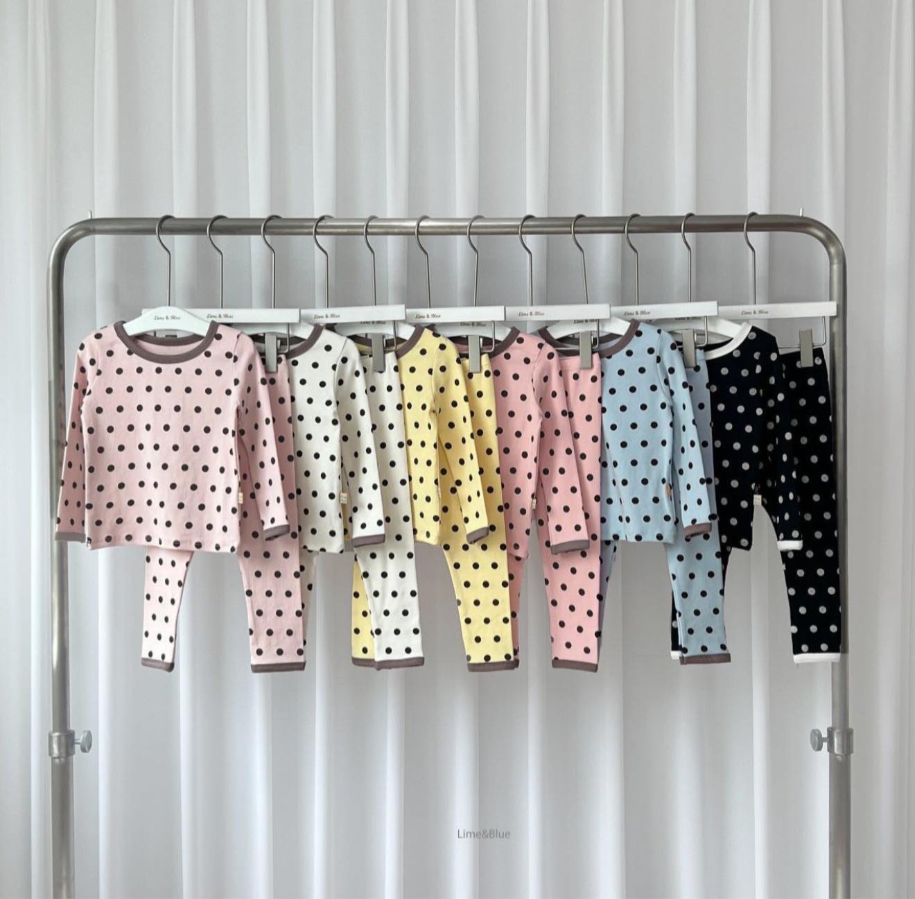 [🆕🇻🇳] Tyna Shop – Thời trang trẻ em tại Huế 🧑‍🧒❤️️👶⭐️ Có sẵn: 10/20kg 
Nhỏ xíu mà phong cách không nhỏ 
Diện quần cargo là thấy mê liền 
Một chiếc quần “auto ngầu” cho các anh nhí 
Cargo đen – nâu mặc là chất! , shares-0✔️ , likes-2❤️️ , date-2026-01-14 19:48:52🇻🇳🇻🇳🇻🇳📰🆕