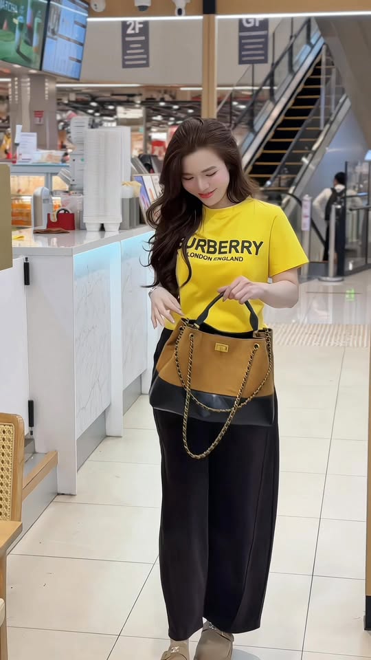 [🆕🇻🇳]  CHANH Kid Momm – CHUYÊN QUẦN ÁO – ĐỒ DÙNG MẸ VÀ BÉ❤️ 🧑‍🧒❤️️👶⭐️ Chíp bé gái ,bé trai e về thêm size 
8kg _ 35kg
 , shares-0✔️ , likes-3❤️️ , date-2026-01-15 01:48:39🇻🇳🇻🇳🇻🇳📰🆕