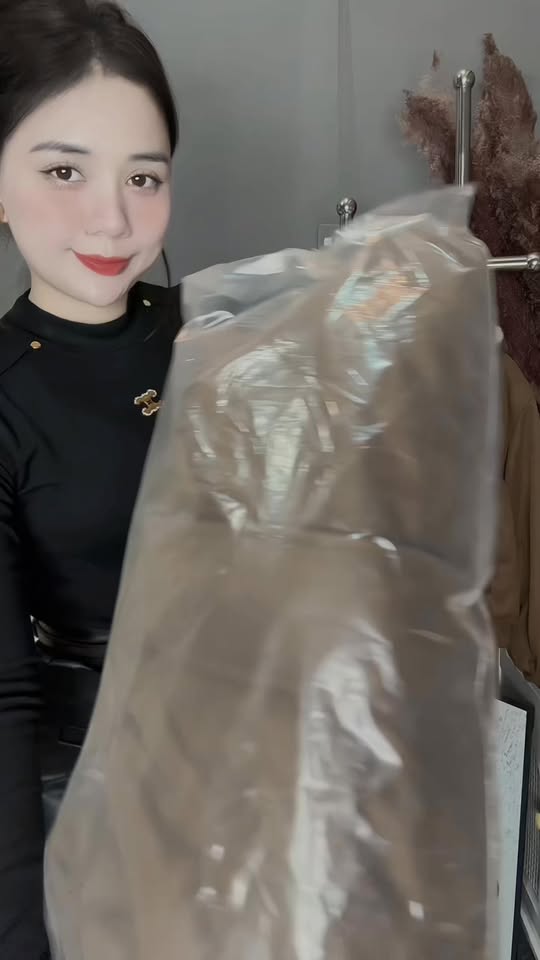 [🆕🇻🇳] ELLY – ELLY là chuỗi thương hiệu phụ kiện thời trang công sở cao cấp (túi xách, balo, ví da, giày dép…) [🆕Top1Vietnam🇻🇳] 👕 Top1Fashion 👗   THE TẾT – SALE UP TO 50% – TOÀN BỘ SẢN PHẨM 

 Không khí Tết thêm trọn vẹn khi phong cách được hoàn thiện bằng phụ kiện đúng gu. ELLY khuyến mãi siêu hời  , shares-4✔️ , likes-53❤️️ , date-2026-01-15 04:57:34🇻🇳🇻🇳🇻🇳📰🆕